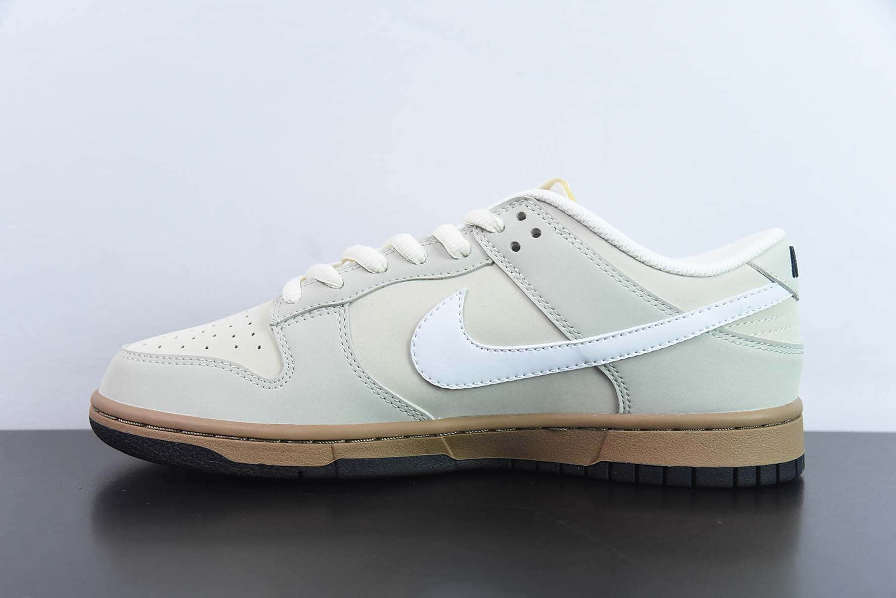 耐克NIKE SB Dunk Low大友克洋联名麂皮米黄运动休闲低帮板鞋纯原版本 货号：DD5896-020 