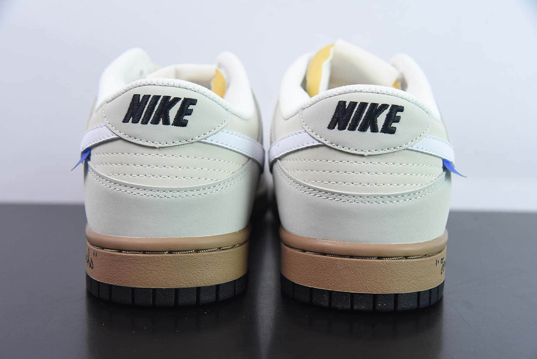 耐克NIKE SB Dunk Low大友克洋联名麂皮米黄运动休闲低帮板鞋纯原版本 货号：DD5896-020 