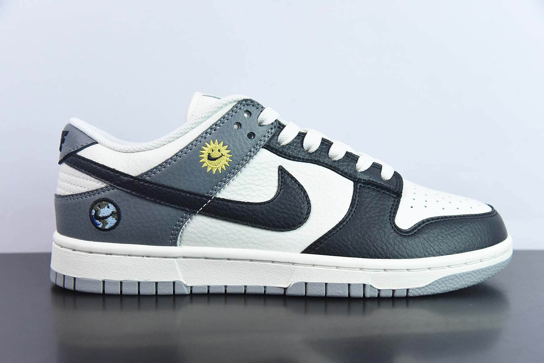 耐克Nike SB Dunk Low SB 地球太阳蓝天白云低帮休闲板鞋纯原版本 货号：BB1609-113 