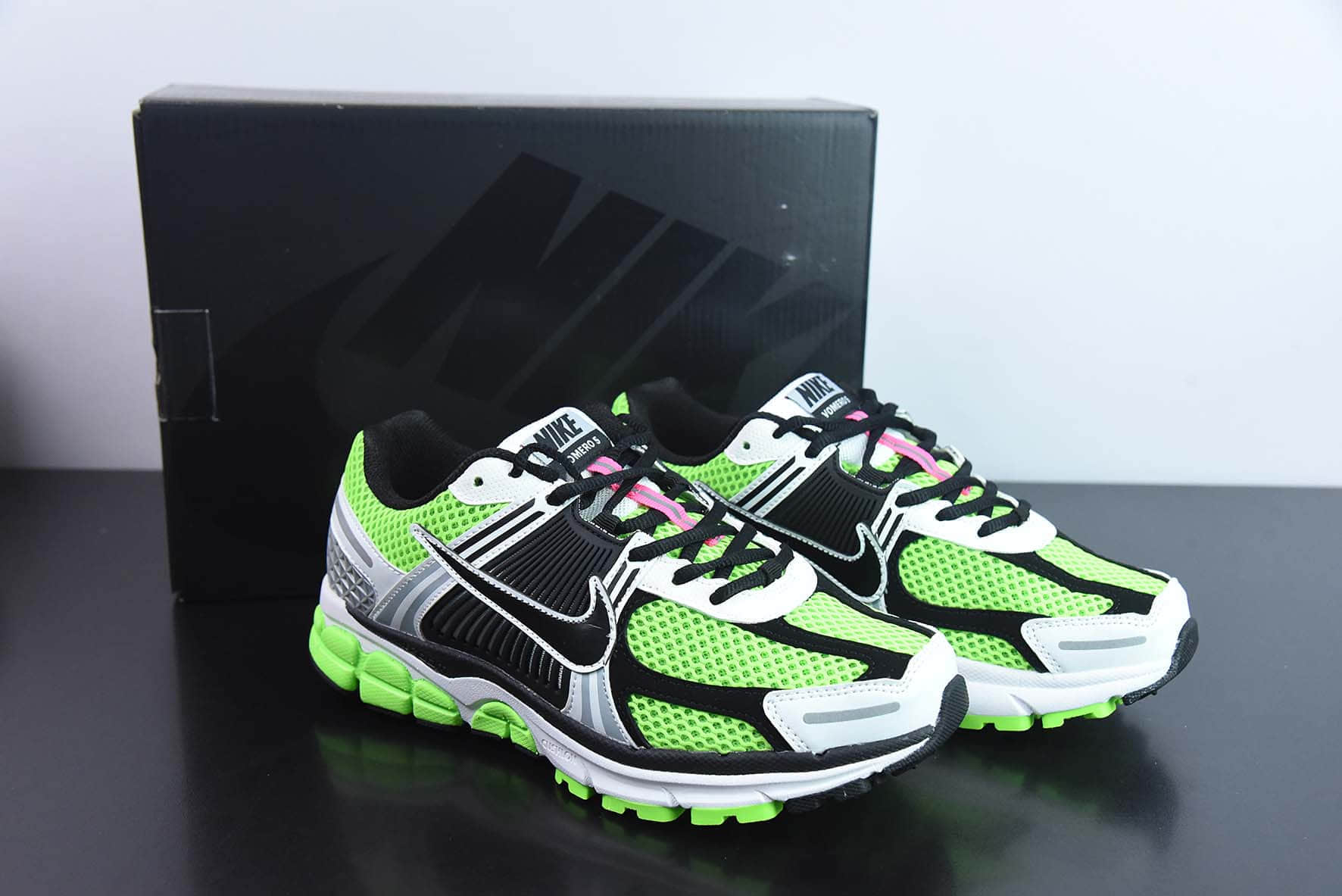 耐克Nike Zoom Vomero 5 SE SPElectric Green Black佛莫罗5代系列荧光绿白黑经典复古休闲运动慢跑鞋纯原版本 货号：CI1694-300