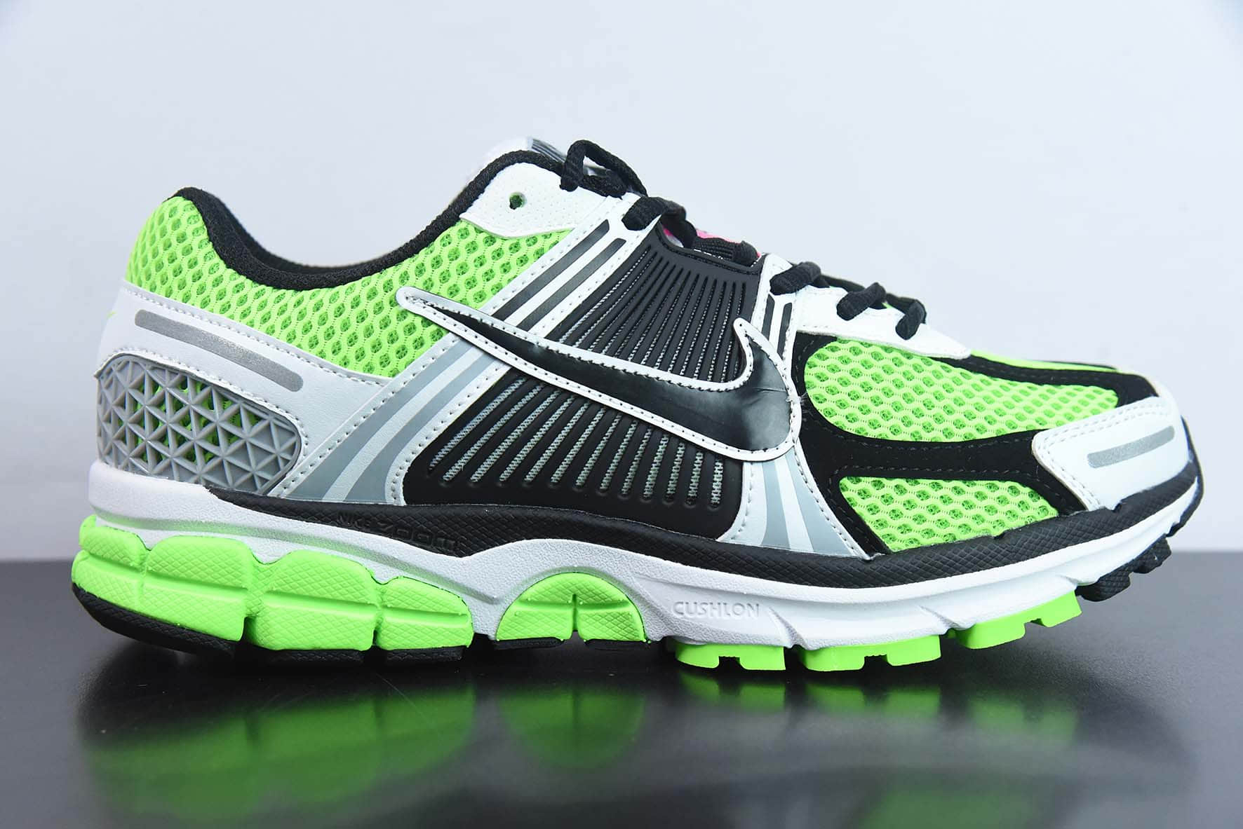 耐克Nike Zoom Vomero 5 SE SPElectric Green Black佛莫罗5代系列荧光绿白黑经典复古休闲运动慢跑鞋纯原版本 货号：CI1694-300