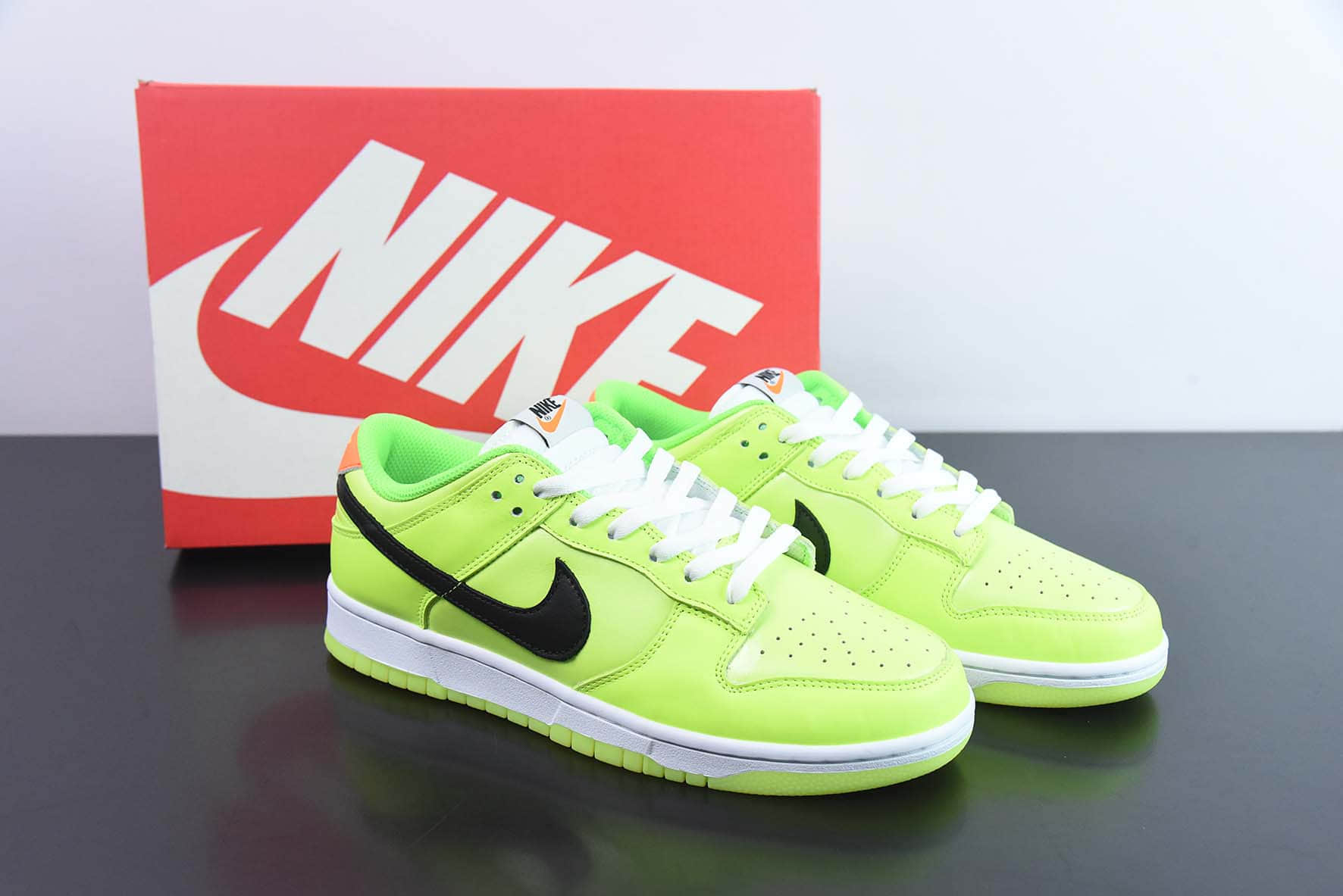 耐克Nike Dunk Low “Glow in the Dark”荧光绿SB低帮滑板鞋纯原版本 货号：FJ4610-702 