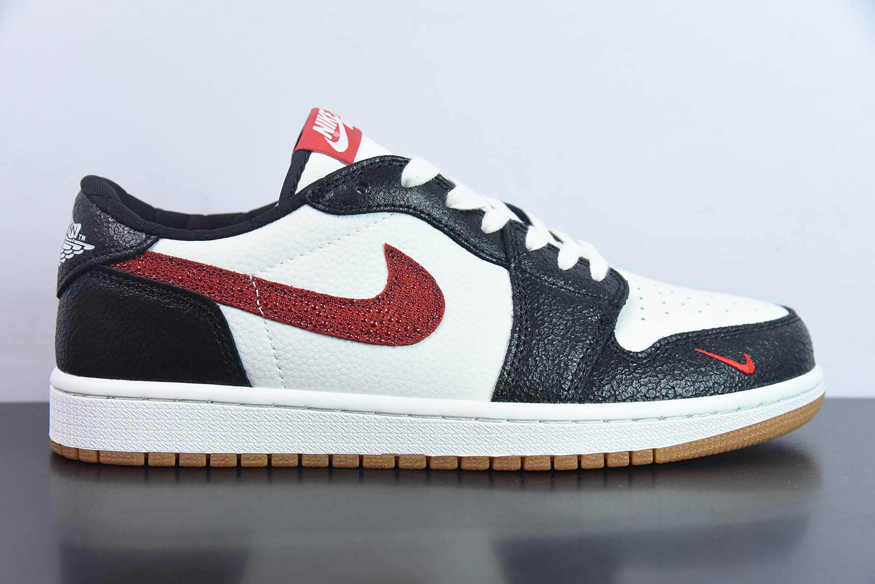 乔丹Air Jordan 1 Low AJ1黑白红双钩低帮休闲板鞋纯原版本 货号：DZ0798-108 