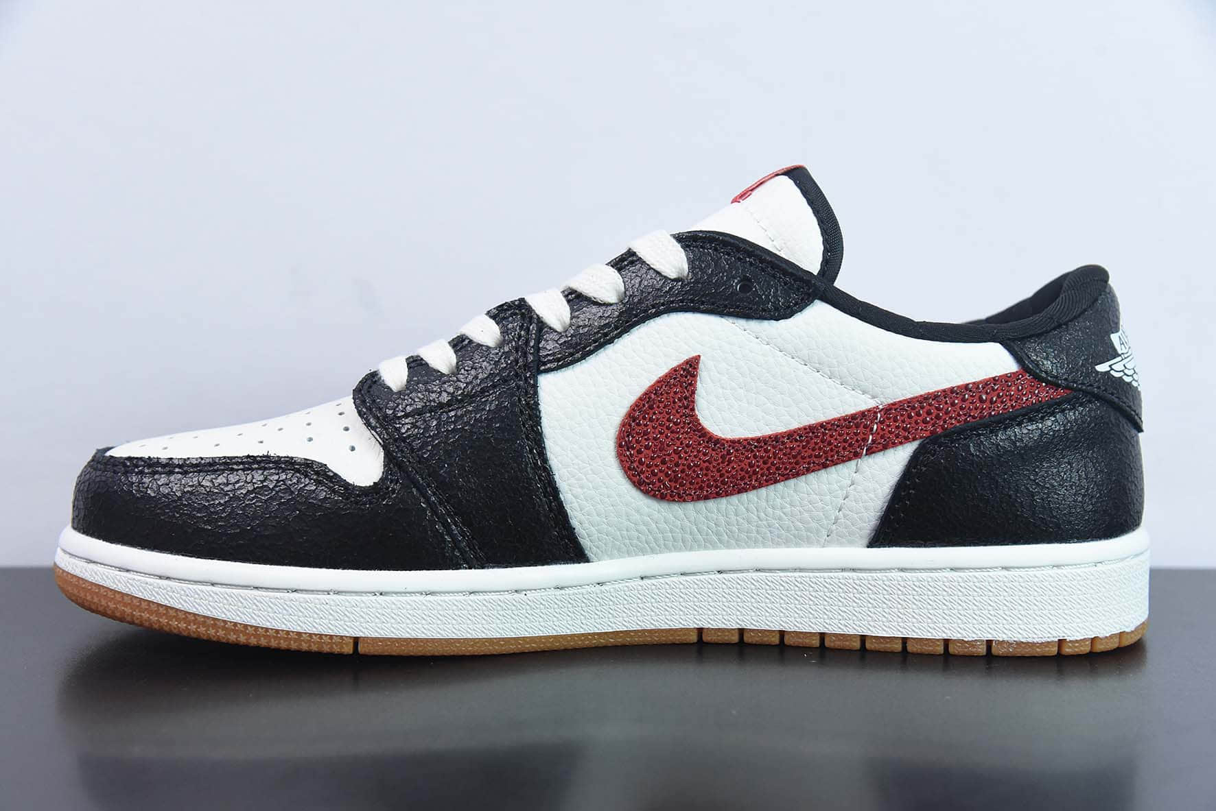 乔丹Air Jordan 1 Low AJ1黑白红双钩低帮休闲板鞋纯原版本 货号：DZ0798-108 