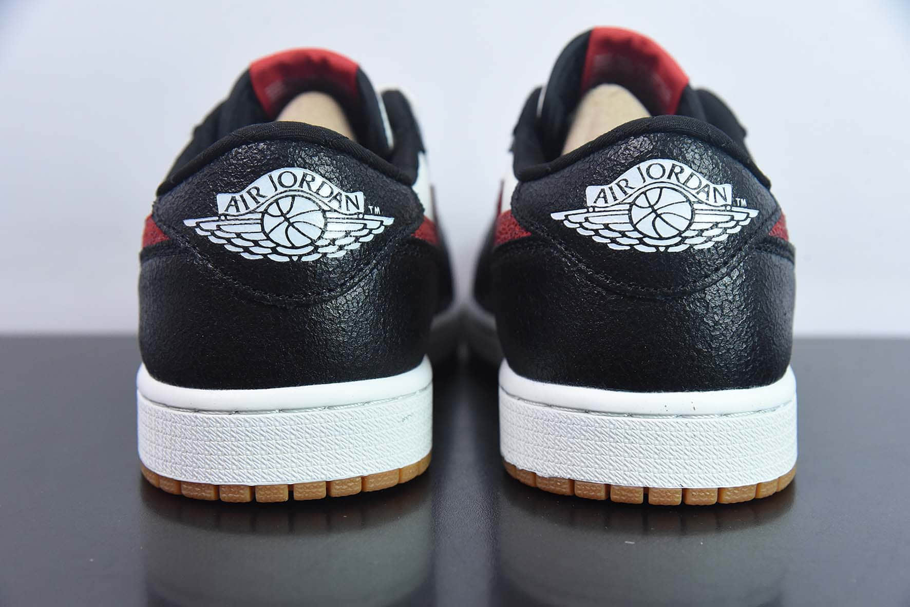 乔丹Air Jordan 1 Low AJ1黑白红双钩低帮休闲板鞋纯原版本 货号：DZ0798-108 