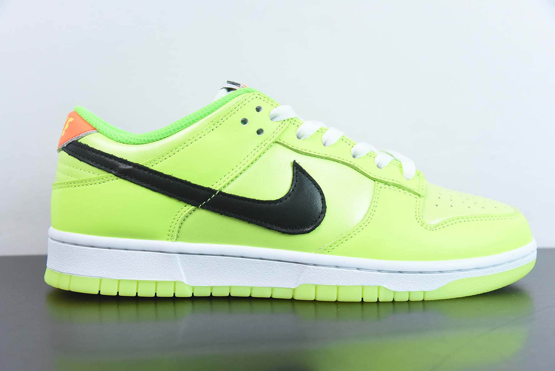 耐克Nike Dunk Low “Glow in the Dark”荧光绿SB低帮滑板鞋纯原版本 货号：FJ4610-702 