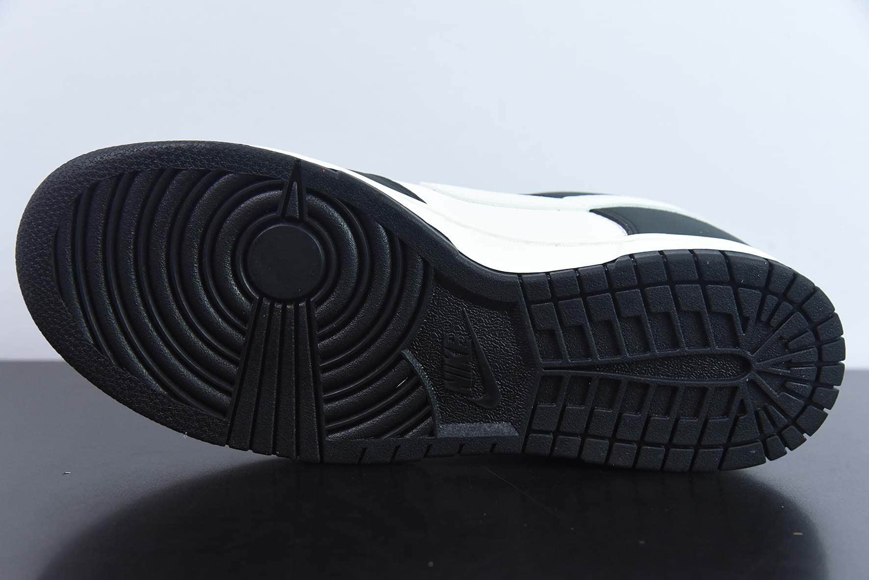 耐克Nike Otomo Katsujiro x NK Dunk Low 大友克洋联名米白黑低帮休闲运动板鞋纯原版本 货号：GU6396-001