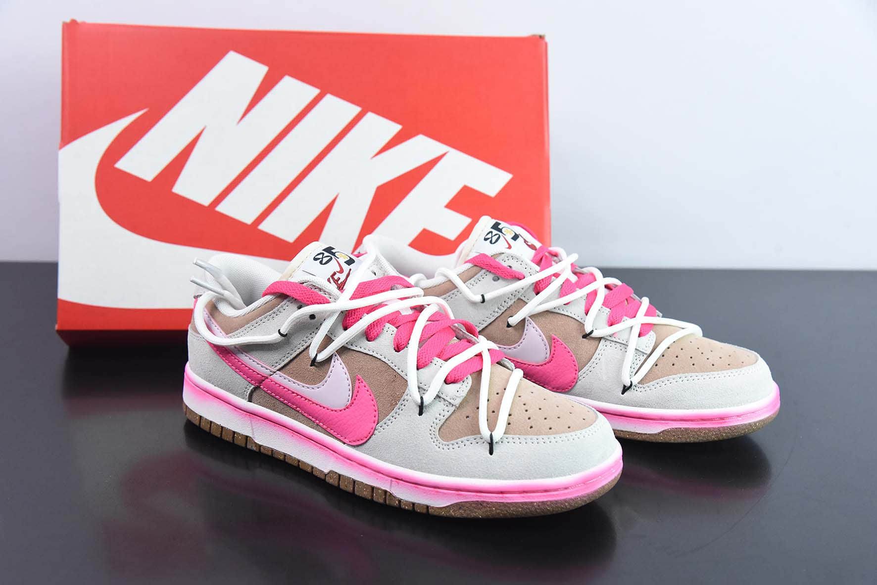 耐克Nike SB Dunk Low 85 粉白渐变双钩SB低帮休闲板鞋纯原版本 货号：DO9457-131 