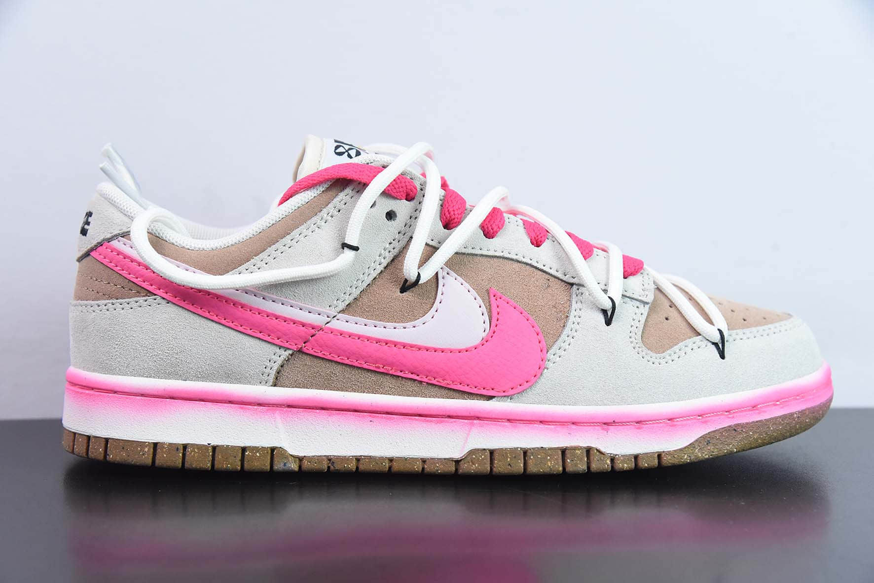 耐克Nike SB Dunk Low 85 粉白渐变双钩SB低帮休闲板鞋纯原版本 货号：DO9457-131 