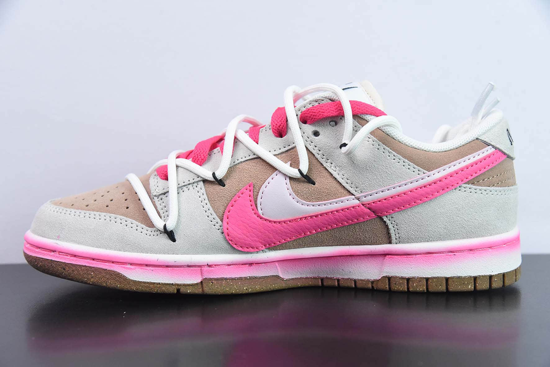 耐克Nike SB Dunk Low 85 粉白渐变双钩SB低帮休闲板鞋纯原版本 货号：DO9457-131 