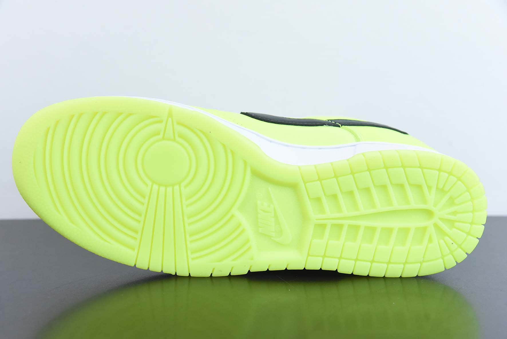耐克Nike Dunk Low “Glow in the Dark”荧光绿SB低帮滑板鞋纯原版本 货号：FJ4610-702 