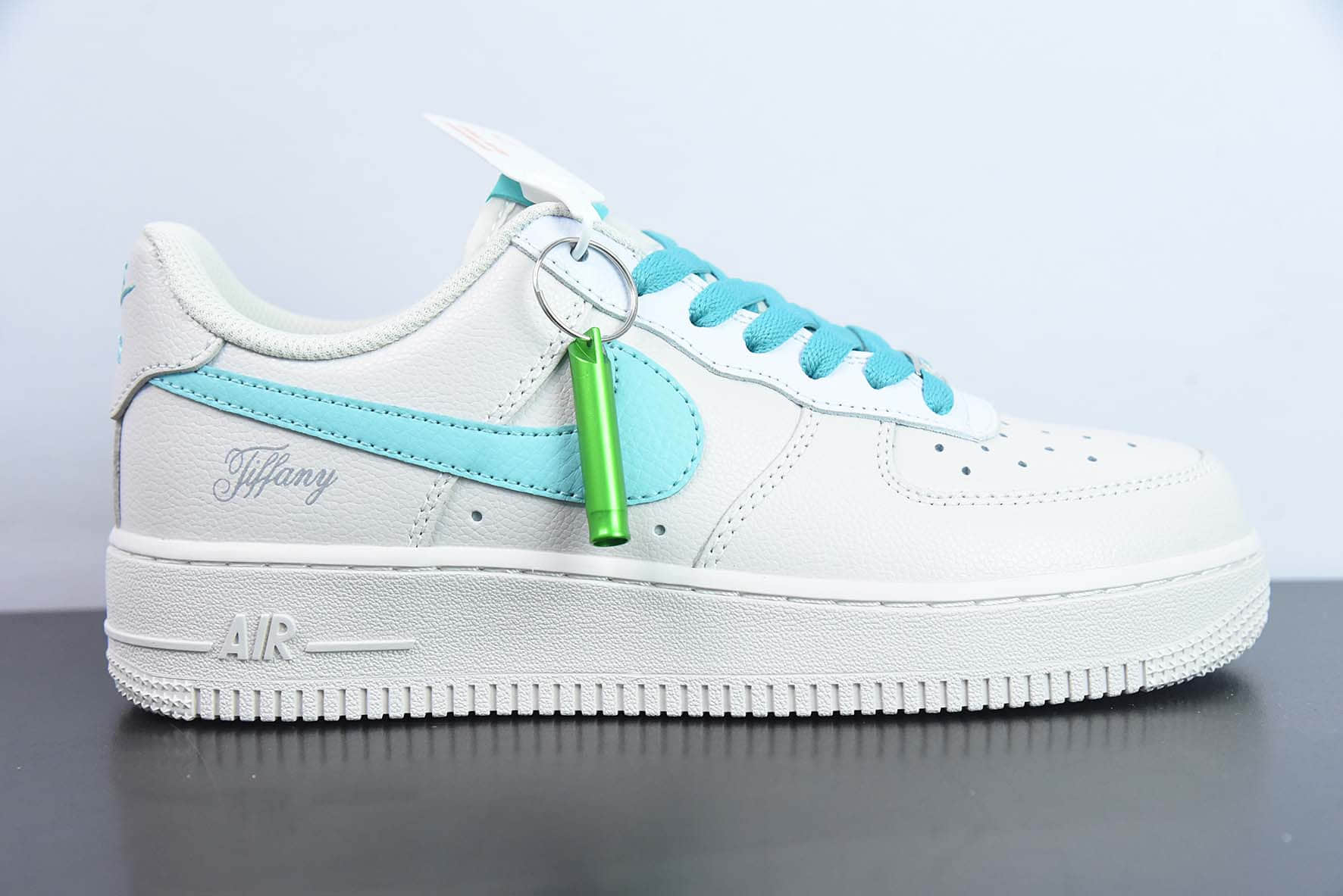 耐克Nike Tiffany & Co. x Nk Air Force 1'07 Low SP Friends and Family 蒂芙尼联名款米白灰蓝空军一号低帮休闲板鞋纯原版本 货号：DZ1382-211