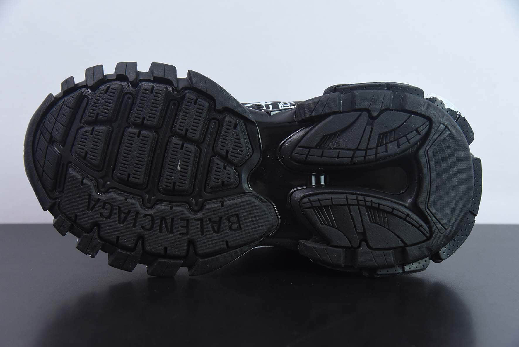 巴黎世家BALENCIAGA Track Trainers 3.0代系列黑白满面涂鸦复古野跑姥爹潮流百搭休闲慢跑鞋纯原版本 货号：542436 W3RRA 1090