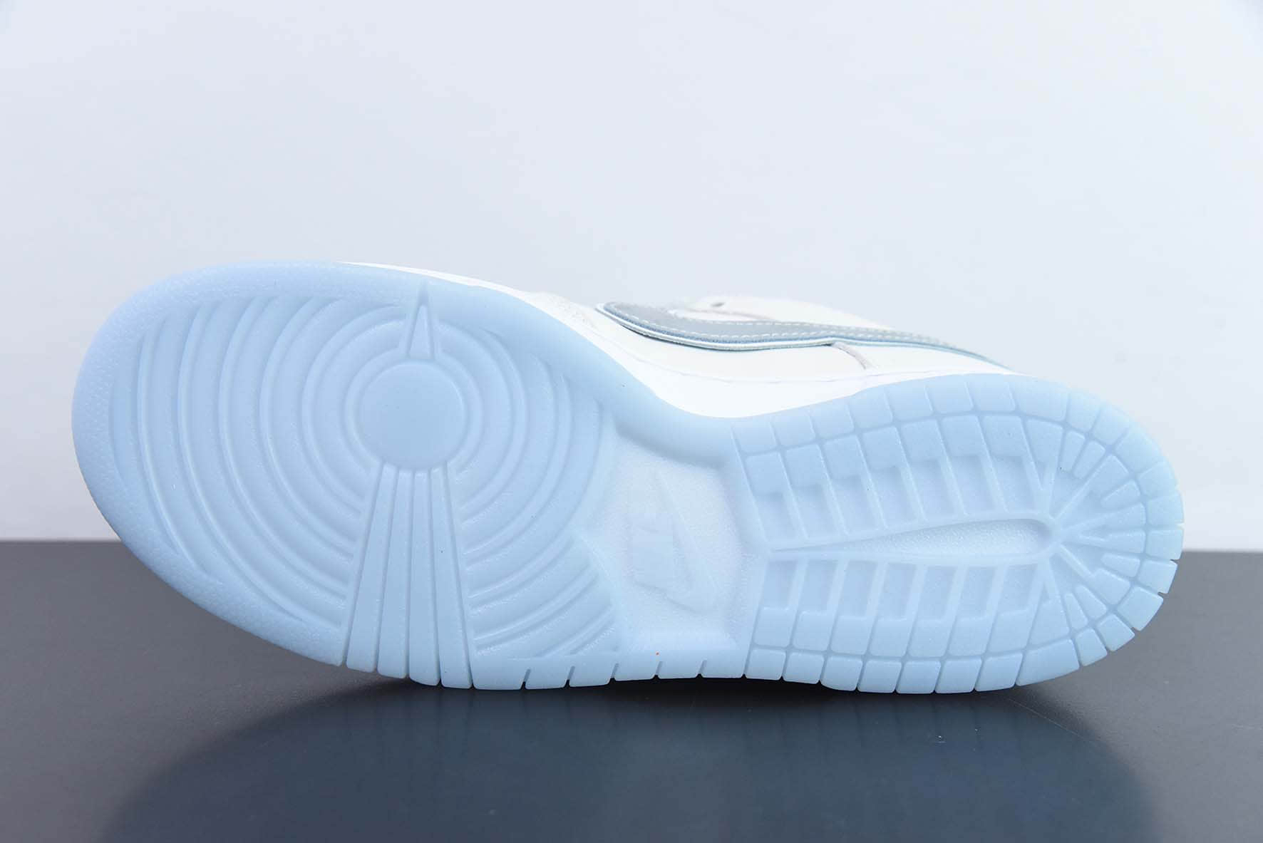 耐克Nike Concepts x Nike SB Dunk Low White Lobster 白龙虾SB低帮休闲滑板鞋纯原版本 货号：FD8776-100 
