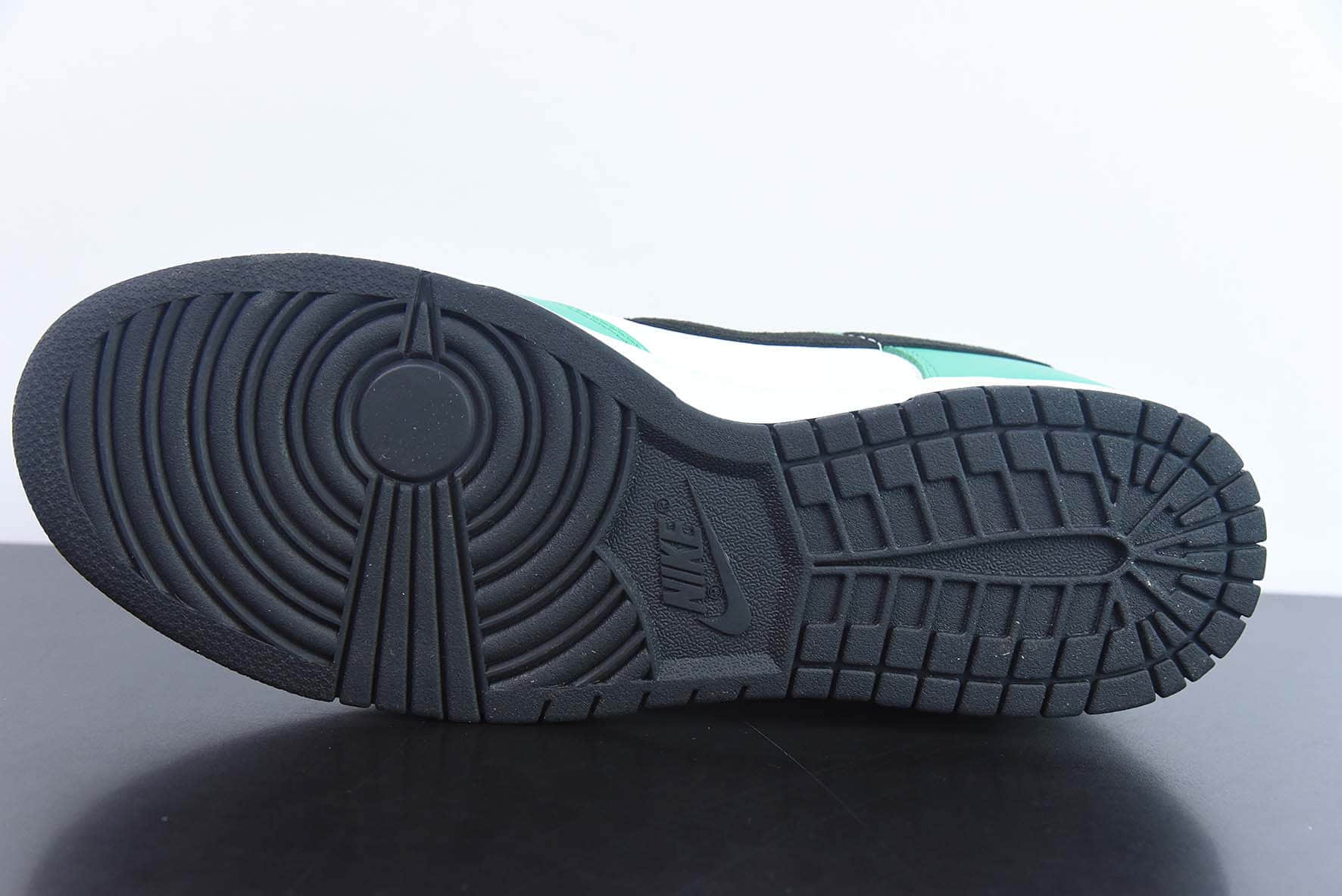 耐克Nike Dunk Low SE “Lottery Green”白绿黑SB低帮休闲滑板鞋纯原版本 货号：FN3612-300