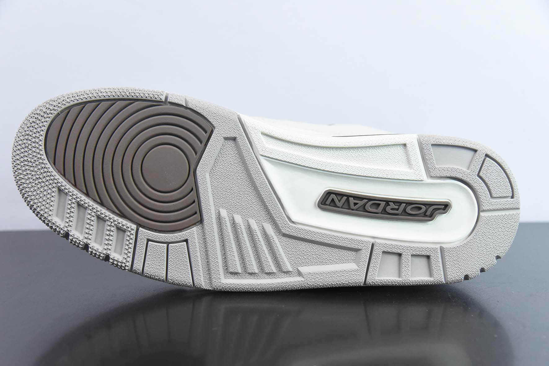 乔丹Air Jordan 3 Palomino AJ3摩卡爆裂纹男子文化篮球鞋纯原版本 货号：CT8532-102