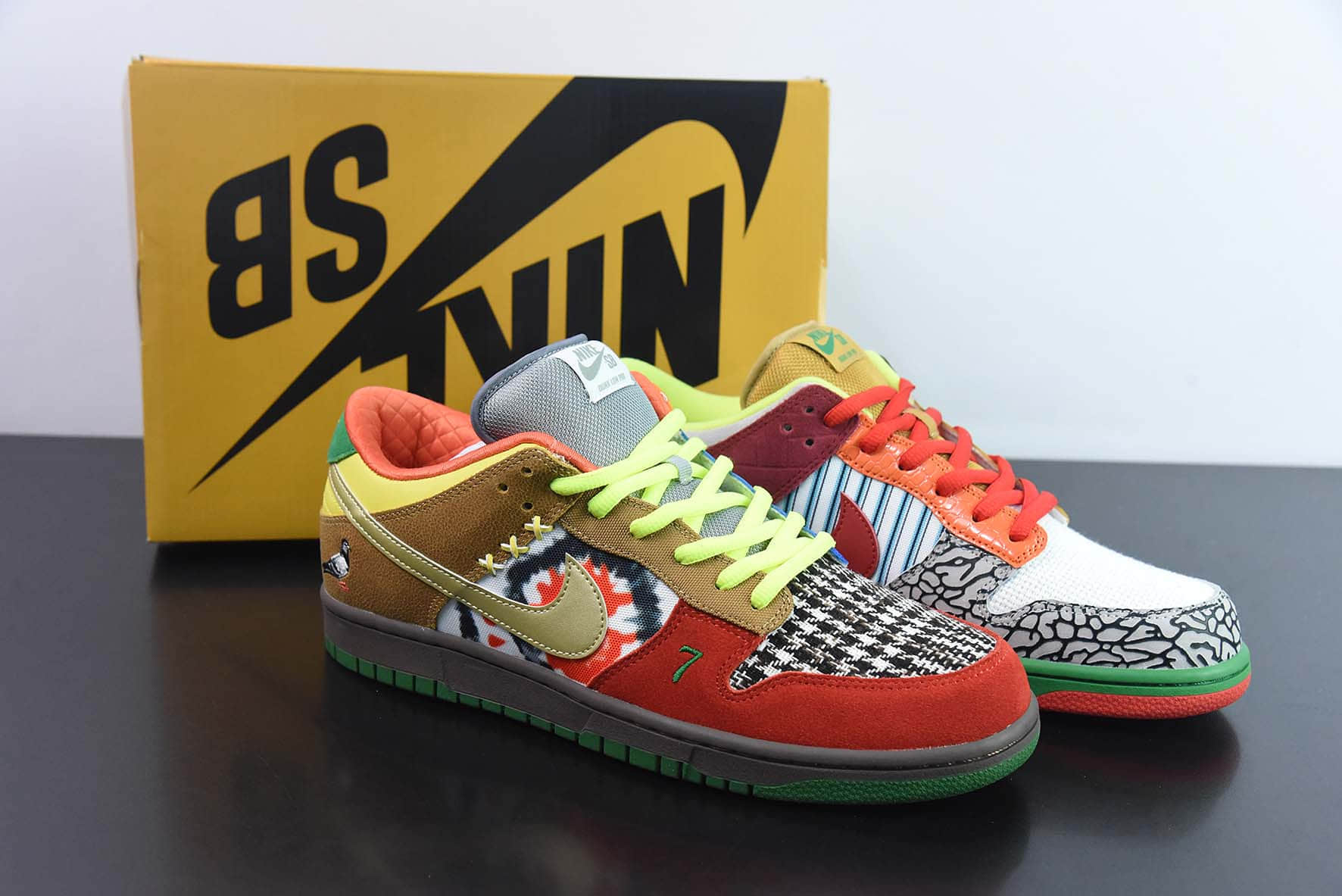 耐克NIKE SB Dunk  What the Dunk  慈善鸳鸯鸽子SB低帮休闲板鞋纯原版本 货号：318403-141 