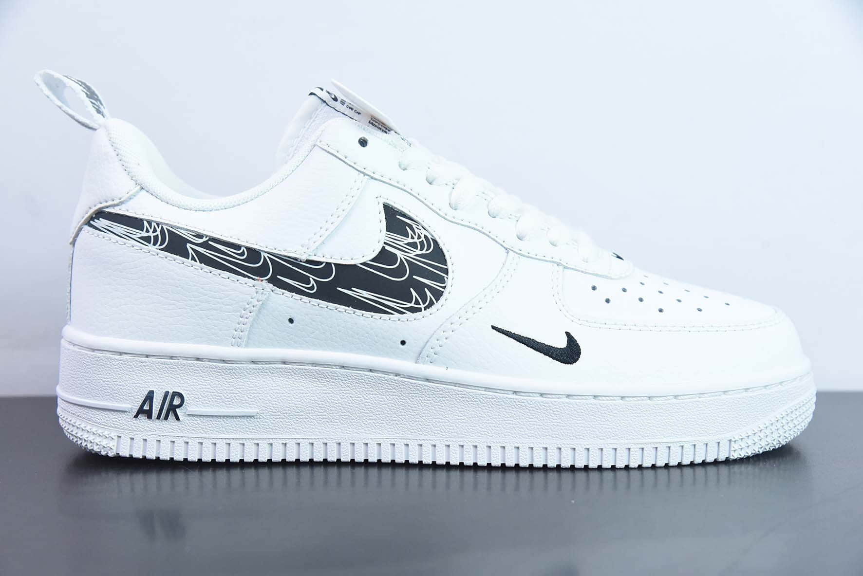 耐克Nike Air Force 1 Low 反光白黑空军一号低帮运动休闲板鞋纯原版本 货号：FB8971-200