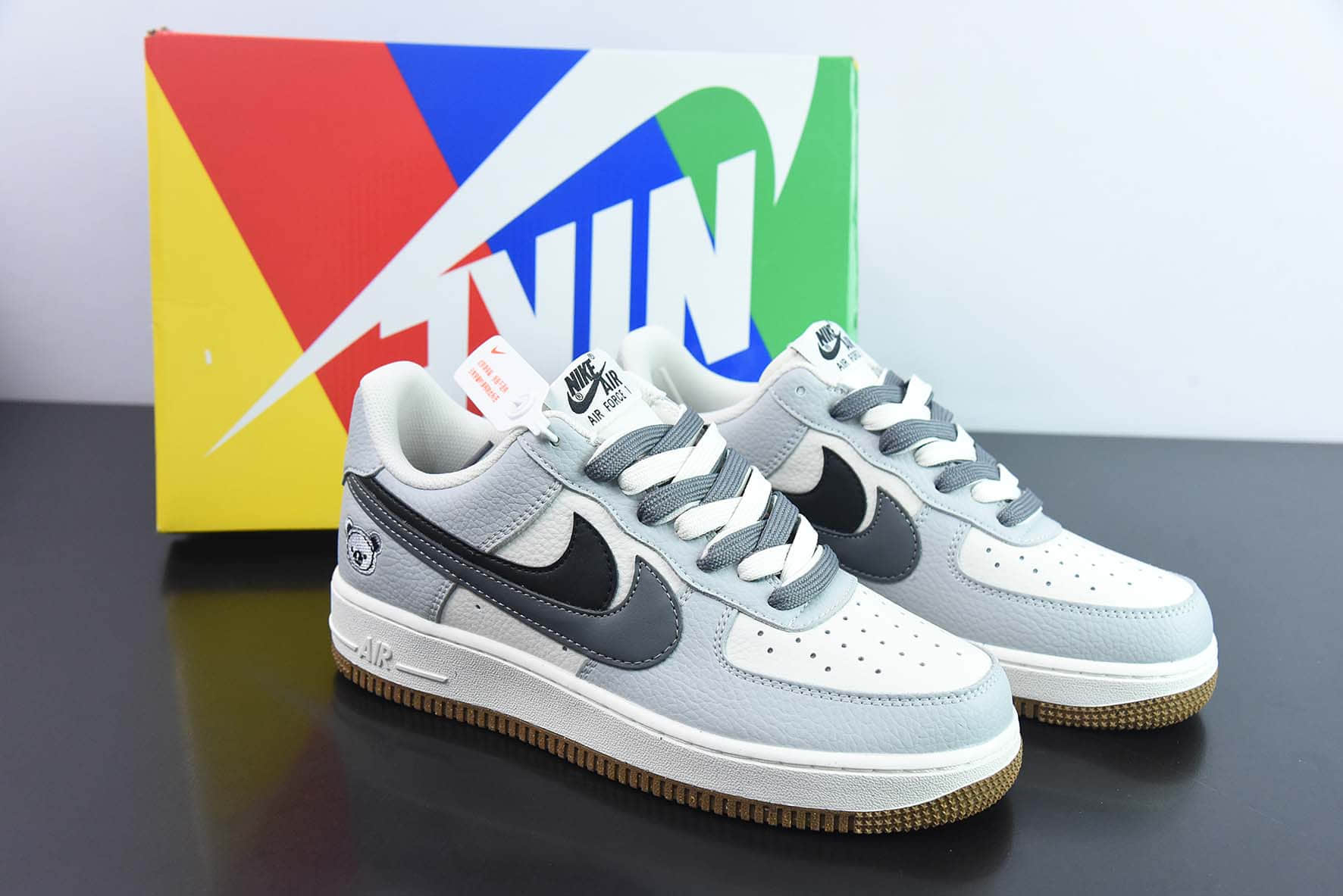 耐克Nike Air Force 1'07 Low 黑灰小熊双勾空军一号低帮休闲板鞋纯原版本 货号：CC2569-033