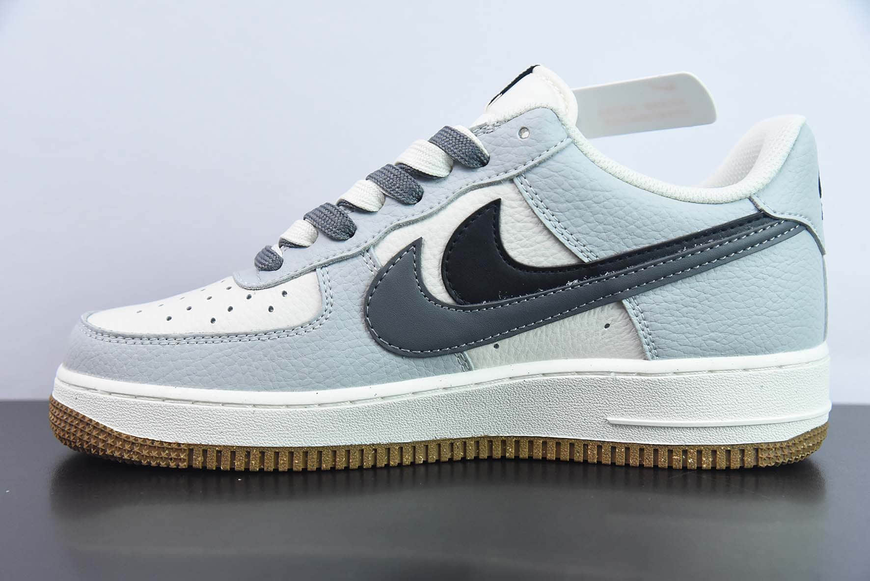 耐克Nike Air Force 1'07 Low 黑灰小熊双勾空军一号低帮休闲板鞋纯原版本 货号：CC2569-033