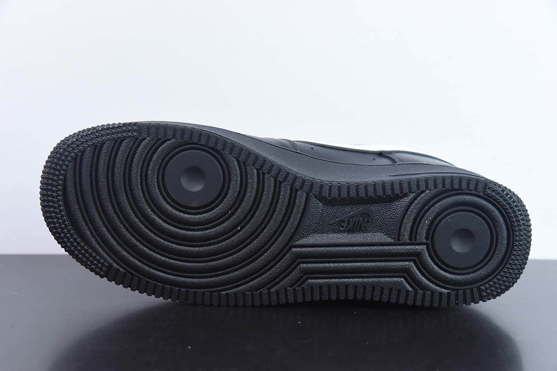 耐克Nike Air Force 1'07 Low 黑白勾空军一号低帮休闲板鞋纯原版本 货号：CQ0492-001