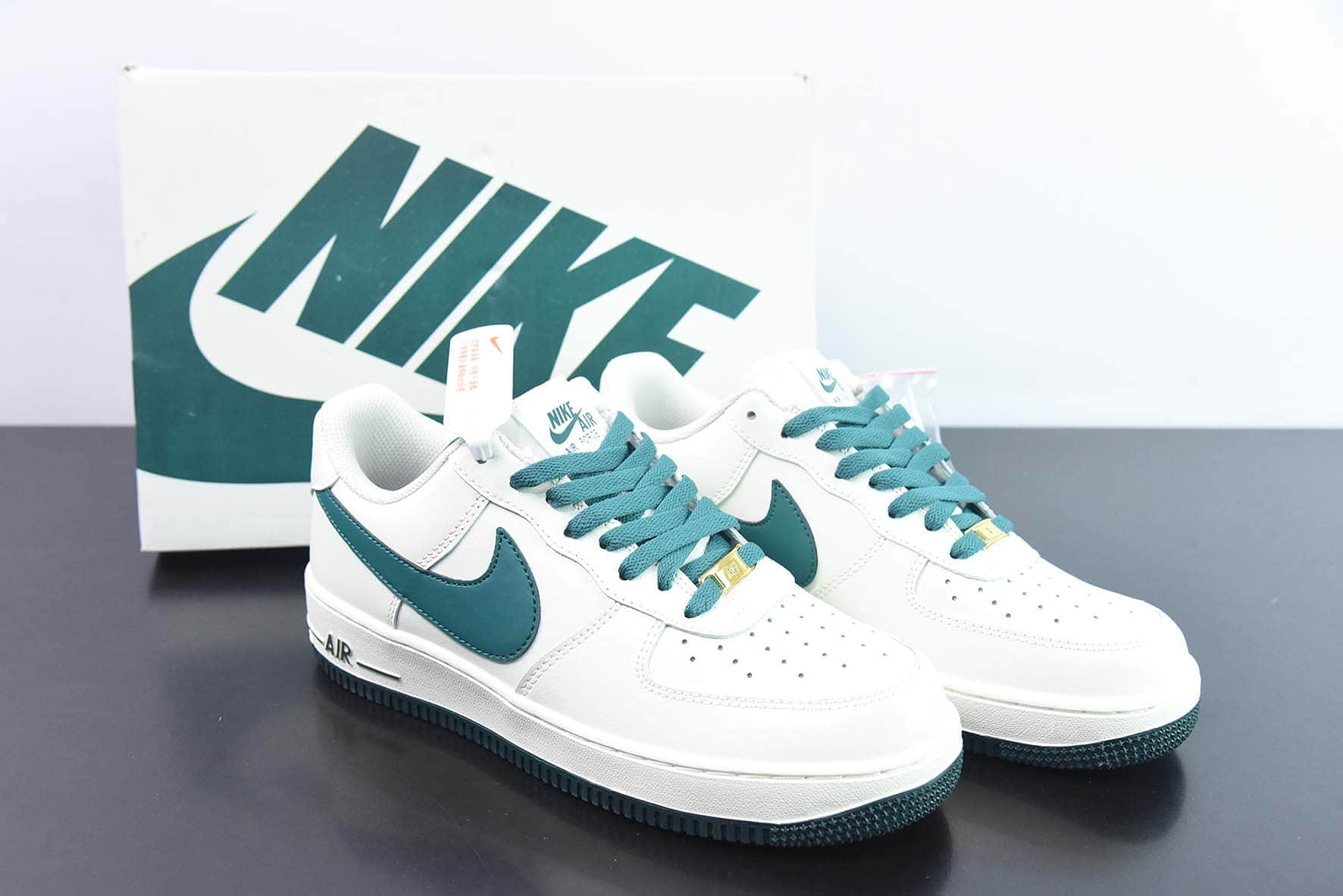 耐克Nike Air Force 1’07 LowBeigeLake皮革米白湖水绿放大钩子空军一号低帮休闲板鞋纯原版本 货号：SP0758-027