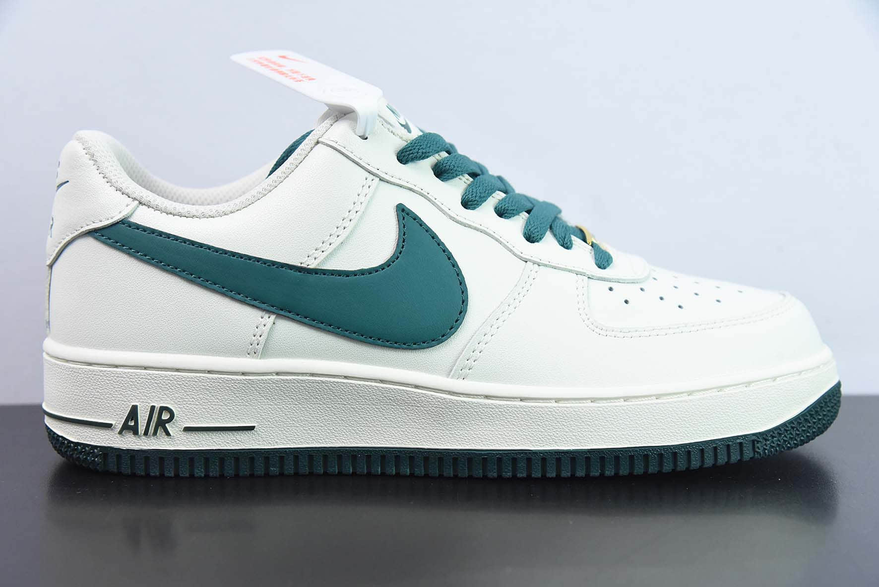 耐克Nike Air Force 1’07 LowBeigeLake皮革米白湖水绿放大钩子空军一号低帮休闲板鞋纯原版本 货号：SP0758-027