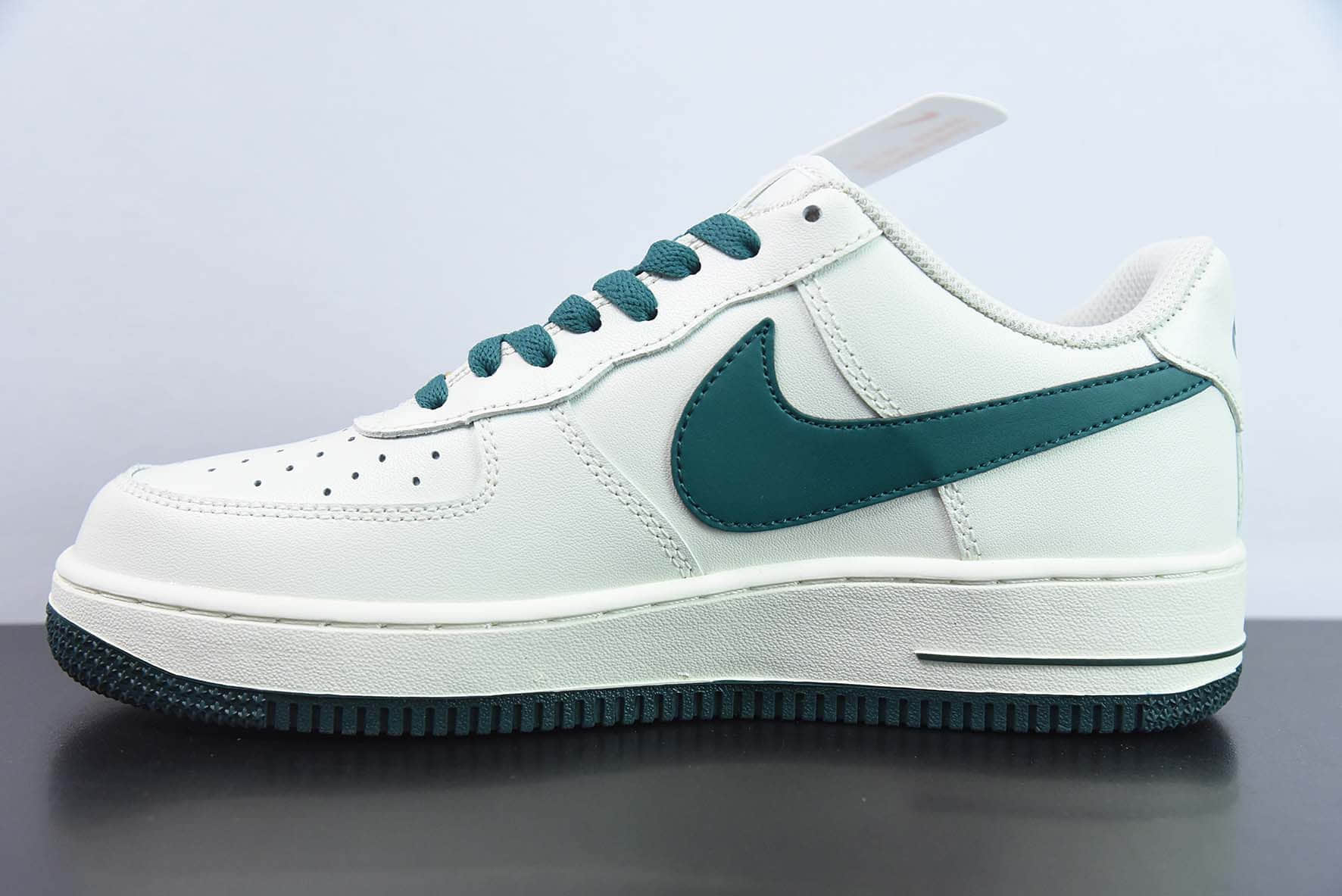 耐克Nike Air Force 1’07 LowBeigeLake皮革米白湖水绿放大钩子空军一号低帮休闲板鞋纯原版本 货号：SP0758-027