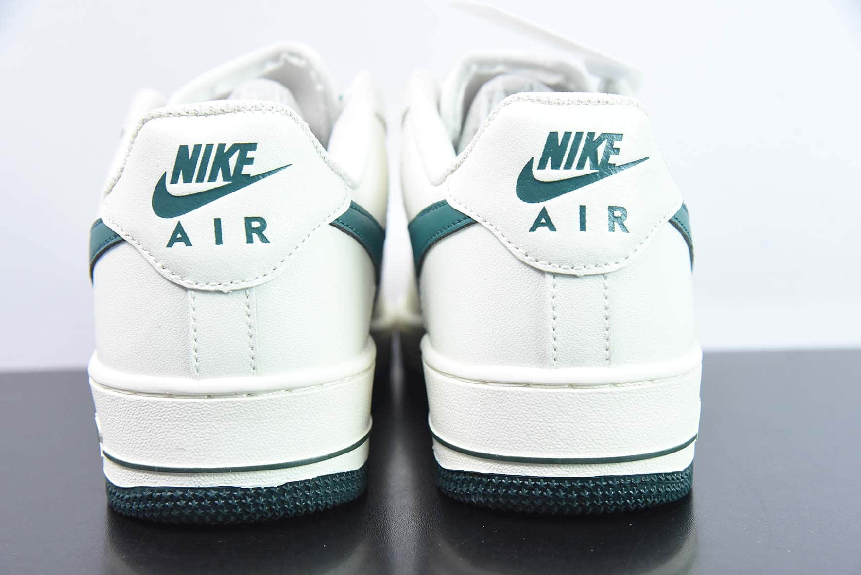 耐克Nike Air Force 1’07 LowBeigeLake皮革米白湖水绿放大钩子空军一号低帮休闲板鞋纯原版本 货号：SP0758-027