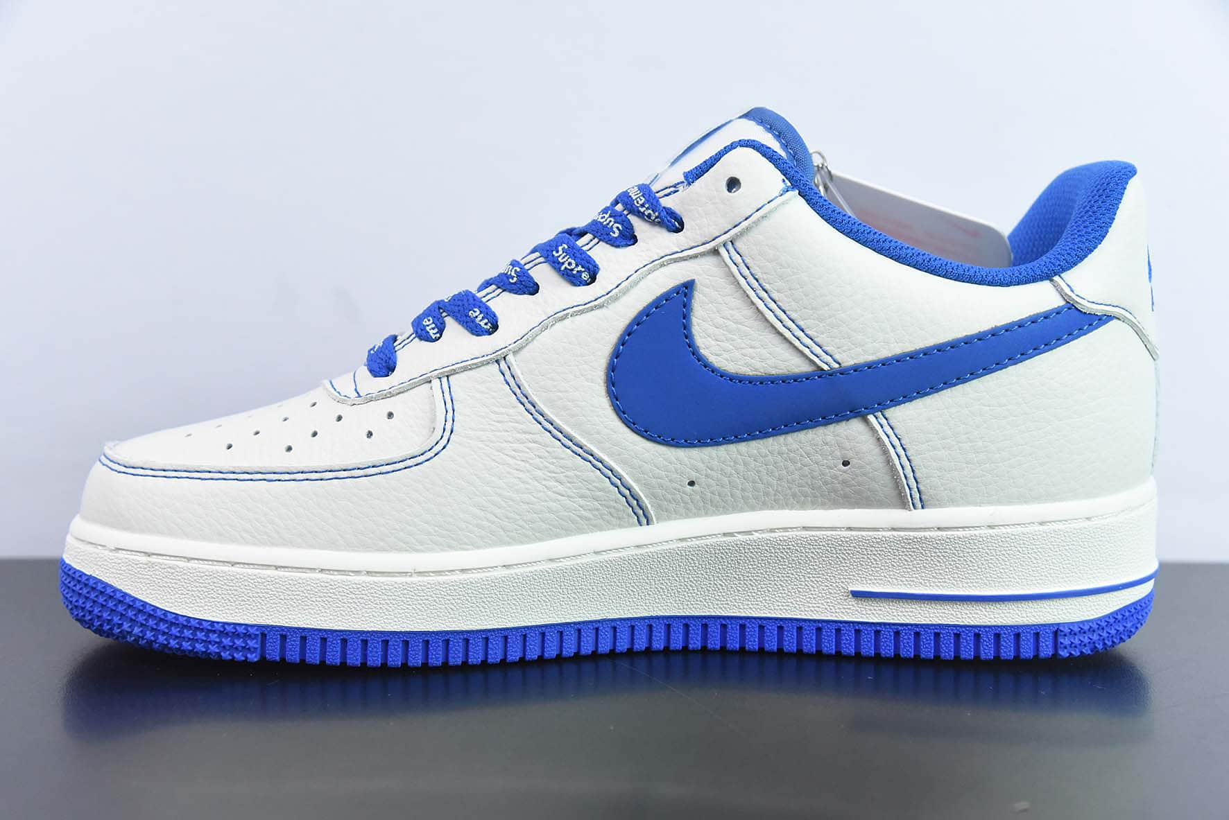 耐克Nike Supreme x NK Air Force 1 07 LowSupreme荔枝皮米白宝蓝Sup联名空军一号经典低帮百搭休闲运动板鞋纯原版本 货号：SU0220-010