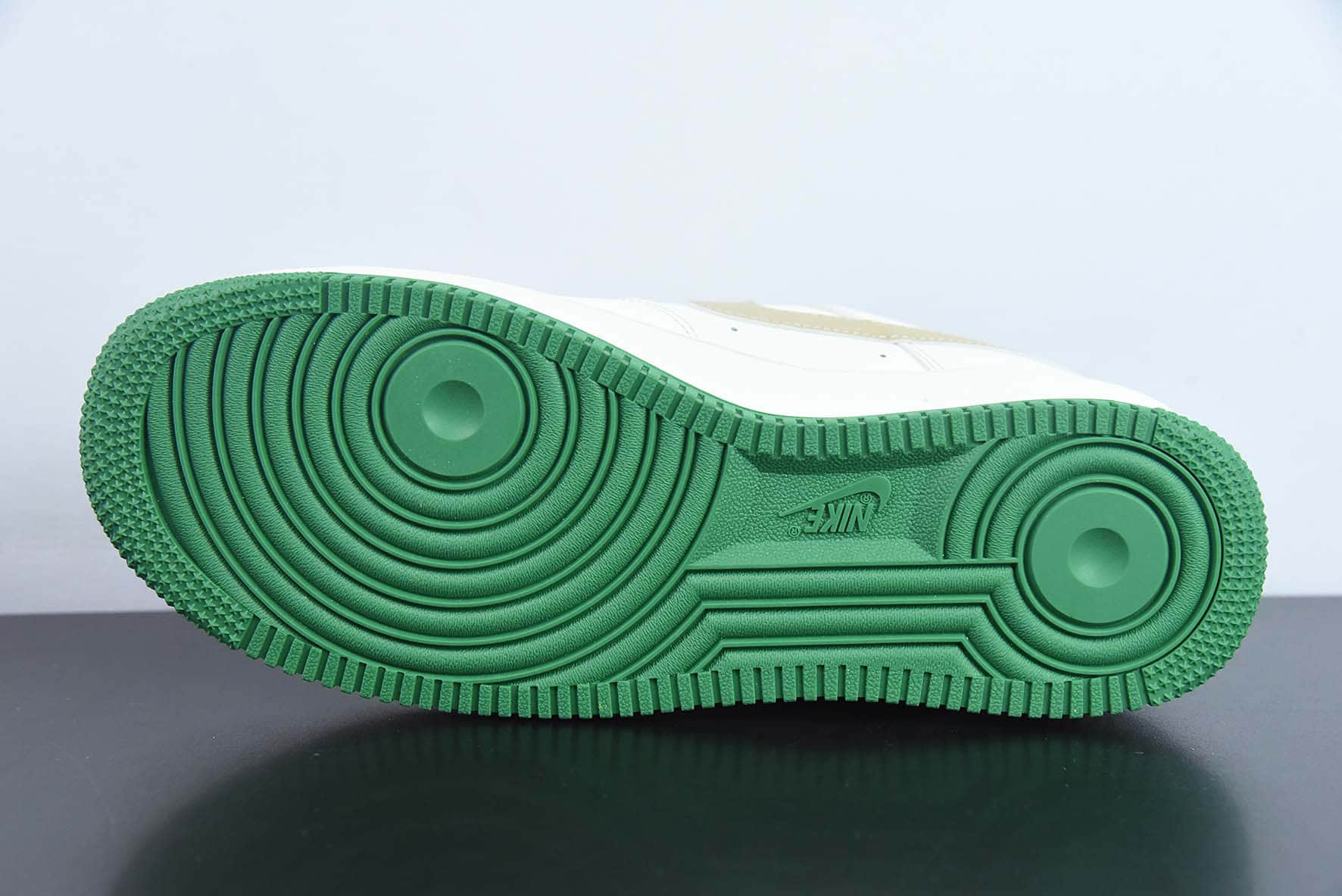 耐克Nike Air Force 1 Low 米白绿双勾空军一号低帮休闲板鞋纯原版本货号：DHX123-007