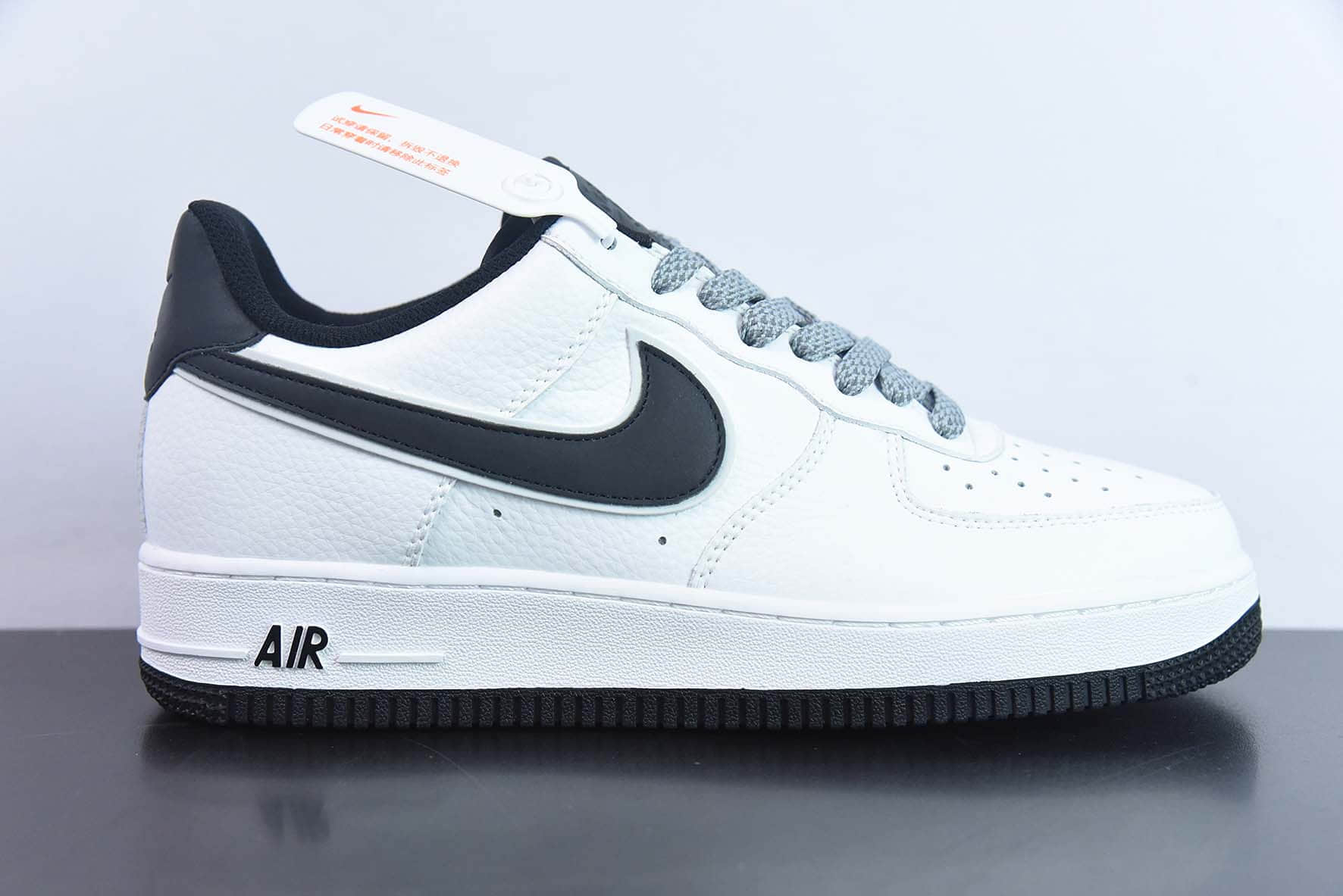 耐克Nike Air Force 1 '07 Low QSWhiteBlack Reflectiv Swoosh皮革白黑天使反光钩子空军一号经典低帮百搭休闲运动板鞋纯原版本 货号：LS0216-026