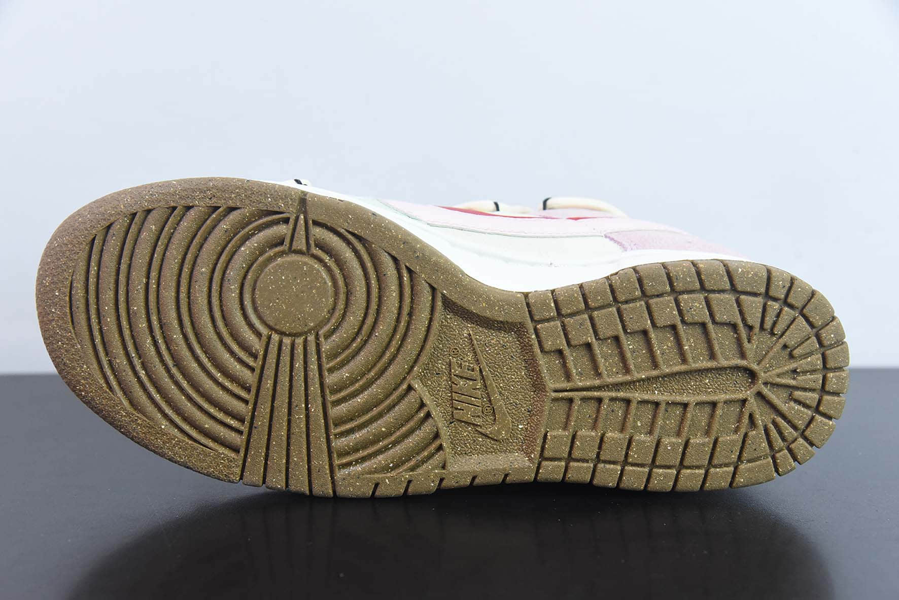 耐克Nike SB Dunk Low 85系列粉兔子兔年限定解构绑带双勾SB低帮休闲滑板鞋纯原版本 货号：DO9457-136