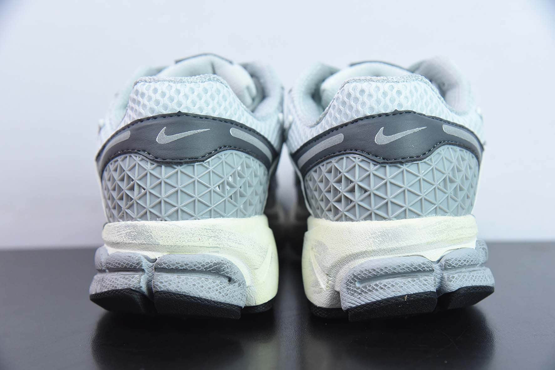 耐克Nike Nike Zoom Vomero 5 SPVast GreySail佛莫罗系列五代灰银休闲运动慢跑鞋纯原版本 货号：FD9919-001
