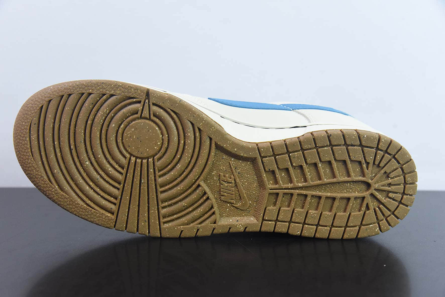 耐克Nike SB Dunk Low 大友克洋联名款麂皮机械朋克SB低帮休闲滑板鞋纯原版本 货号：DD0302-356 
