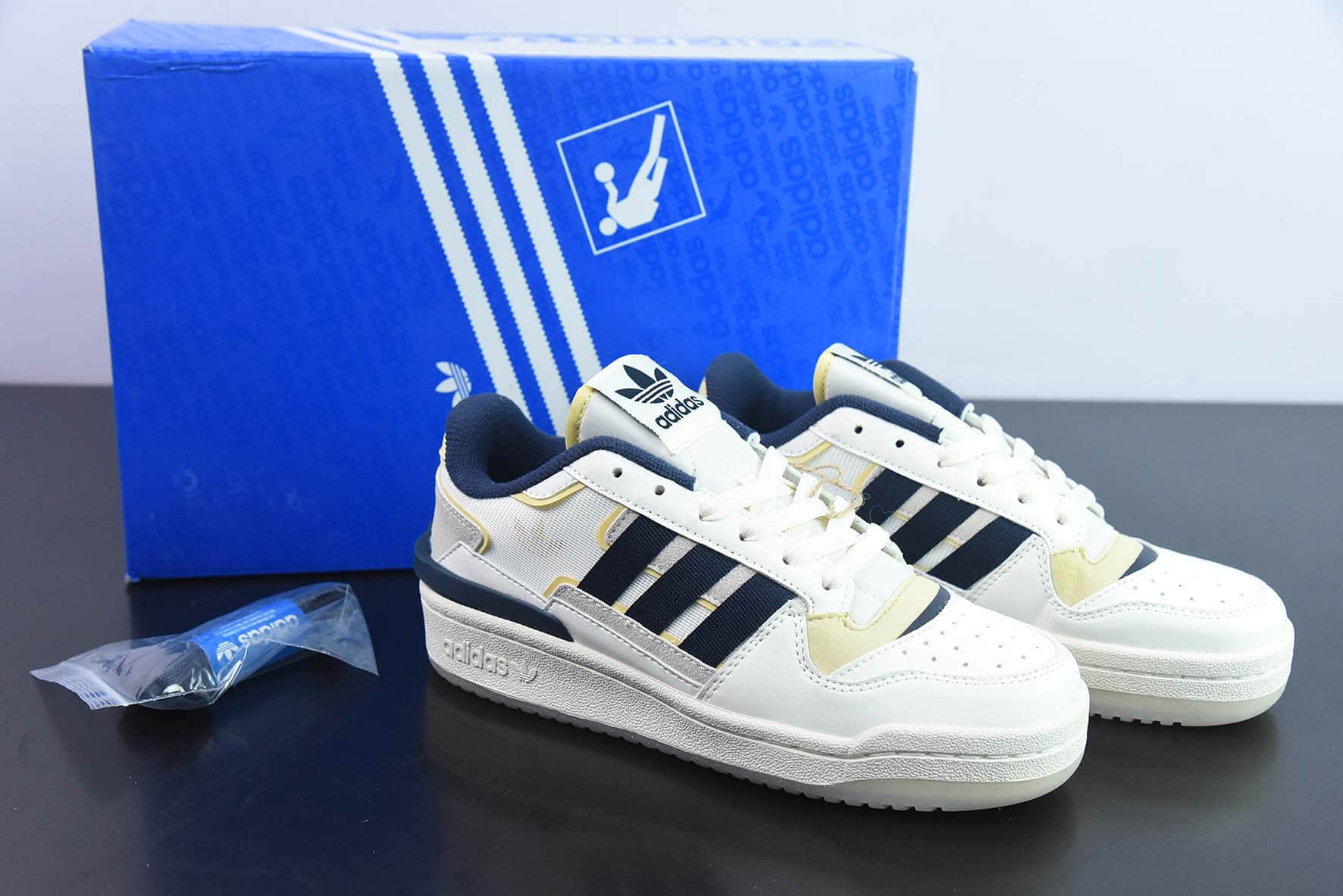 阿迪达斯Adidas Forum 84 Low 阿迪84白蓝人气单品低帮经典复古篮球鞋纯原版本 货号：GX4121