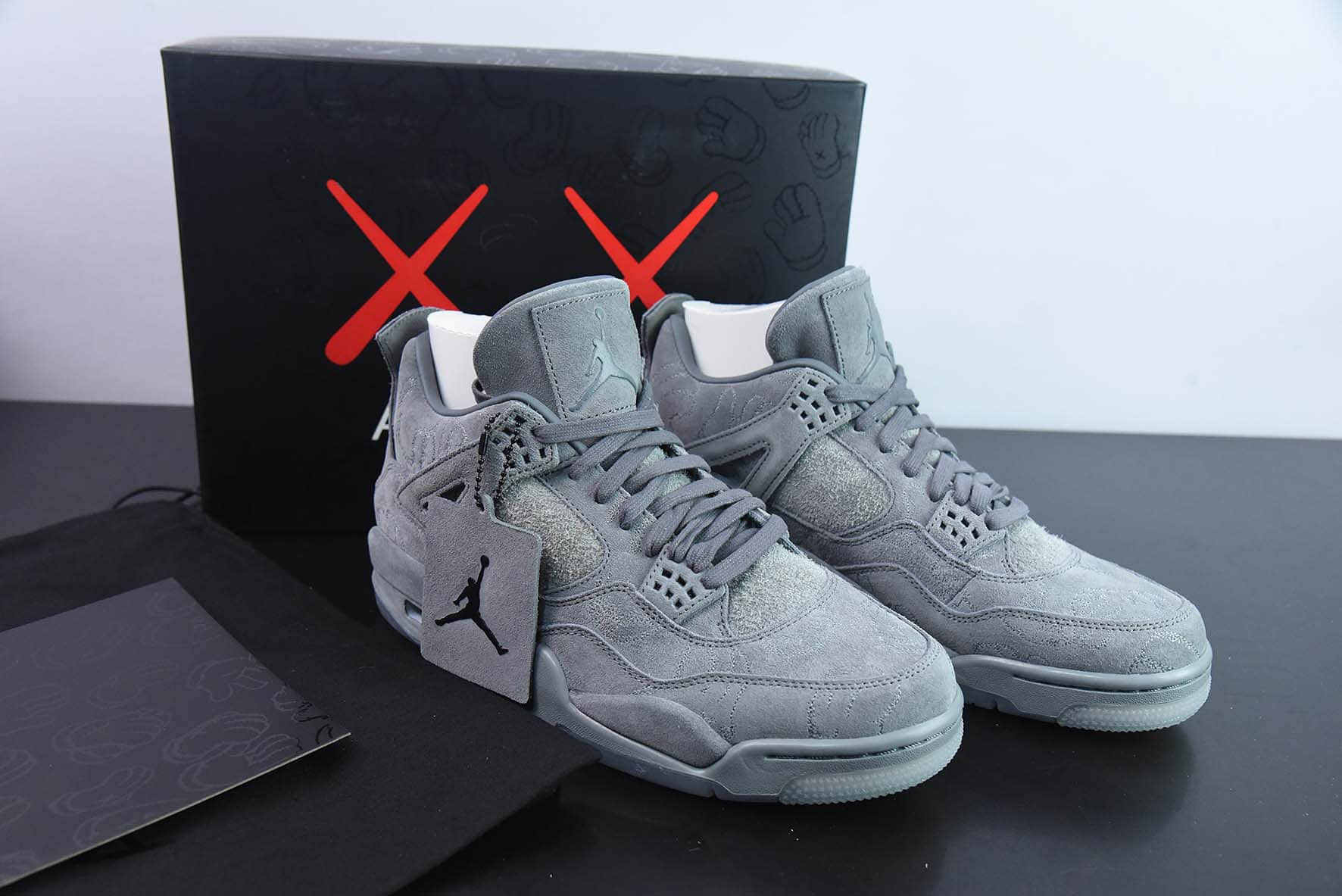 乔丹Air Jordan 4 X Kaws 联名款灰麂皮低帮男子文化篮球鞋纯原版本 货号：930155-003