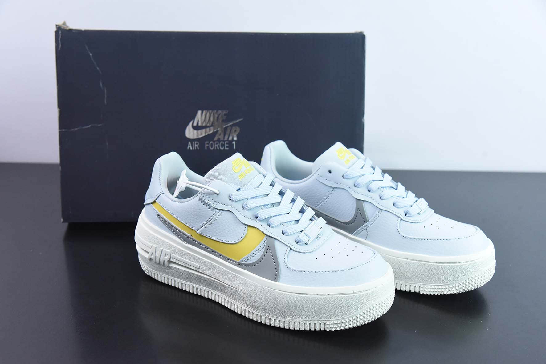 耐克Nike Air Force 1 PLT.AF.ORM Triple White 米白灰蓝黄空军一号低帮休闲板鞋纯原版本 货号：DJ9946-002