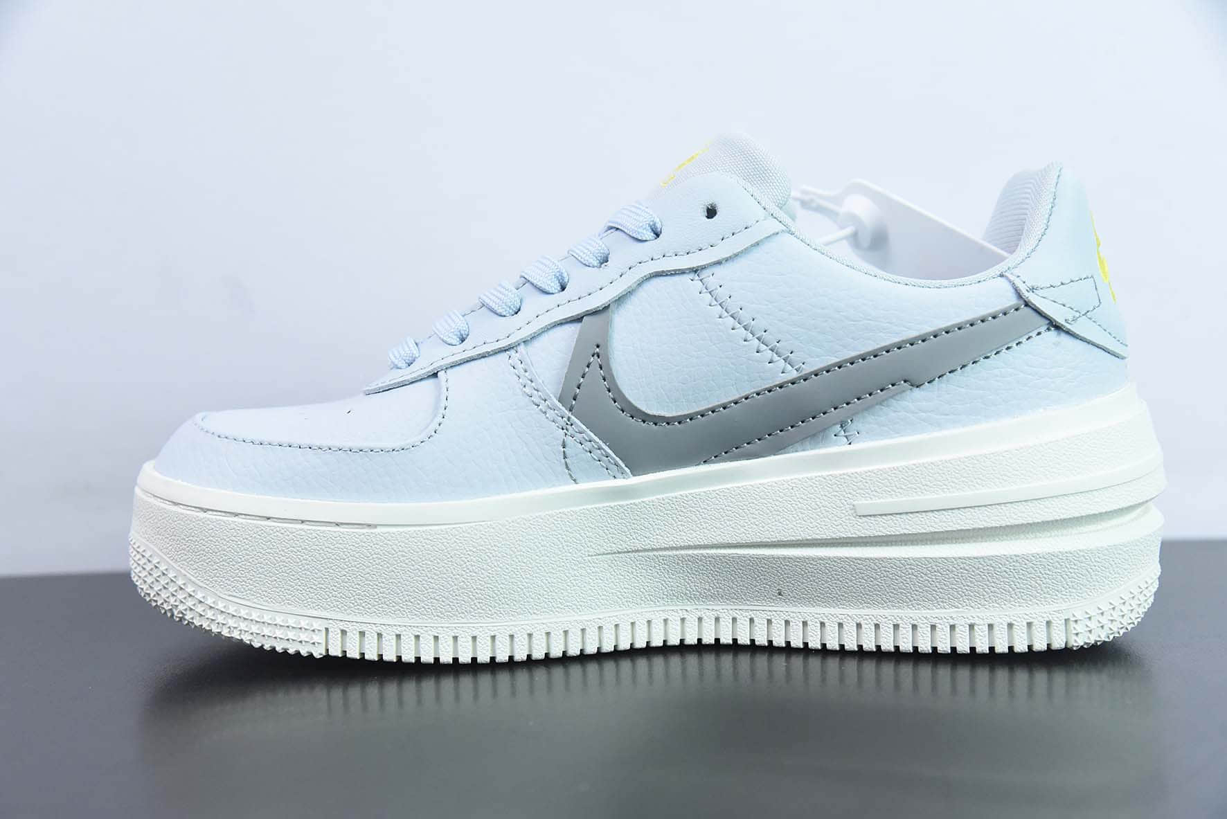 耐克Nike Air Force 1 PLT.AF.ORM Triple White 米白灰蓝黄空军一号低帮休闲板鞋纯原版本 货号：DJ9946-002