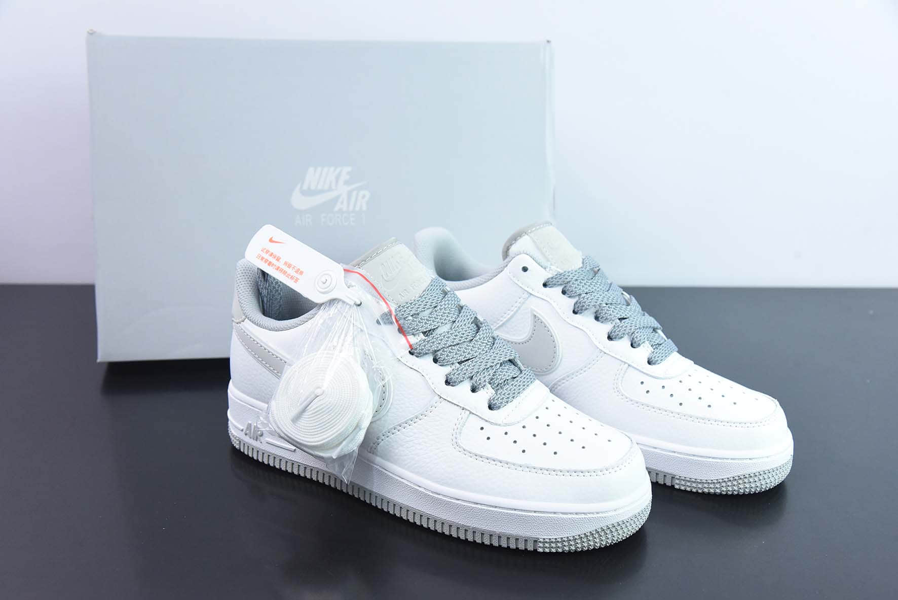 耐克NIke Air Force 1 '07 经典白灰满天星空军一号低帮休闲板鞋纯原版本 货号：LS0216-025