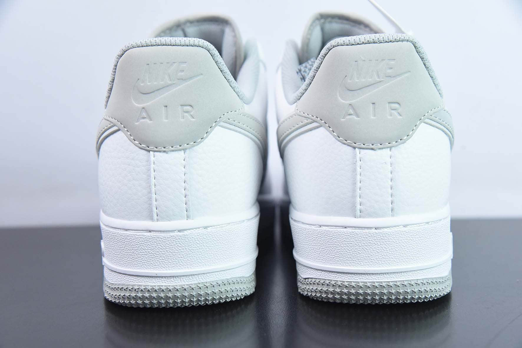 耐克NIke Air Force 1 '07 经典白灰满天星空军一号低帮休闲板鞋纯原版本 货号：LS0216-025