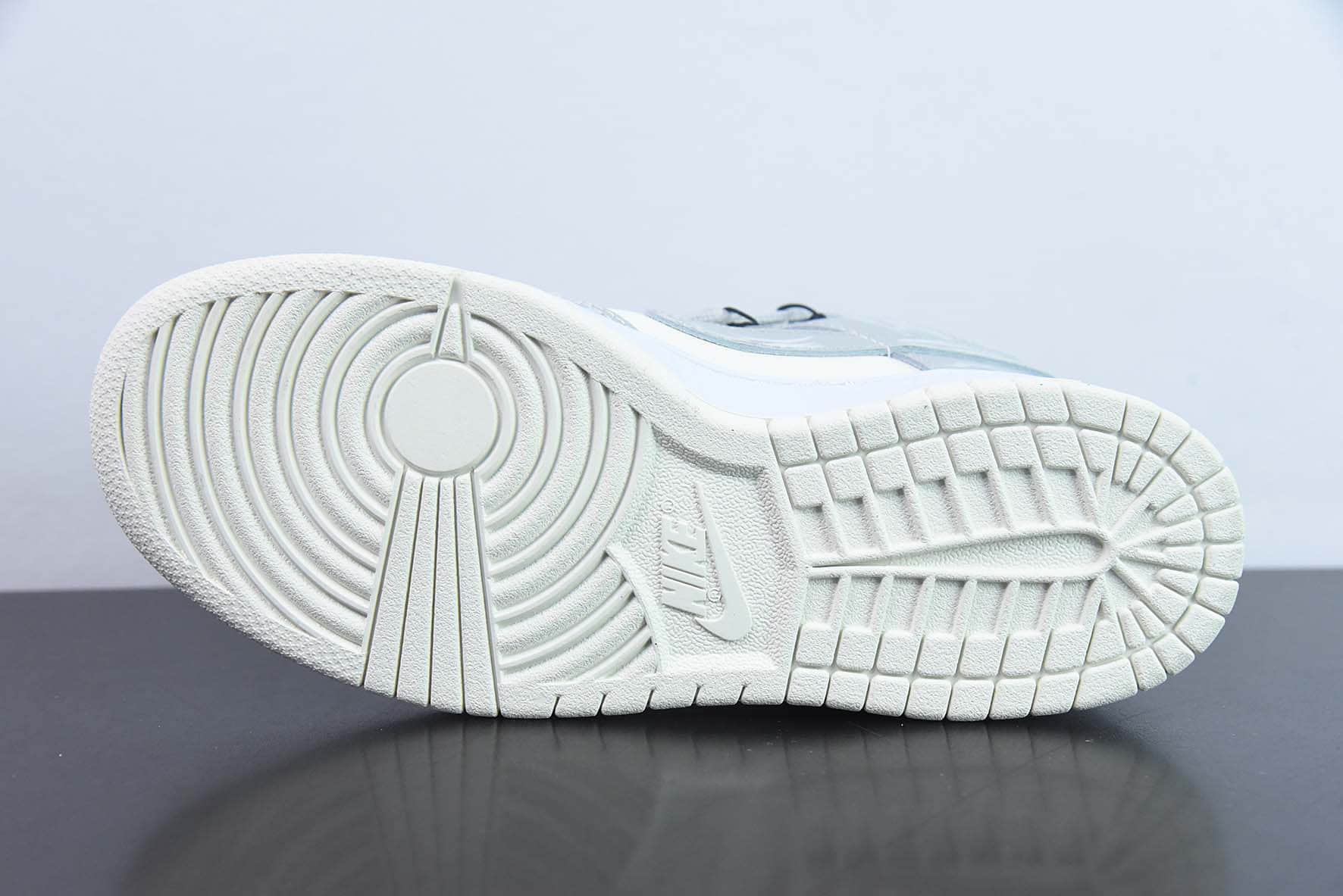 耐克Nike SB Dunk Low 解构抽绳米白灰飞机印花低帮SB休闲滑板鞋纯原版本 货号：DJ6188-100