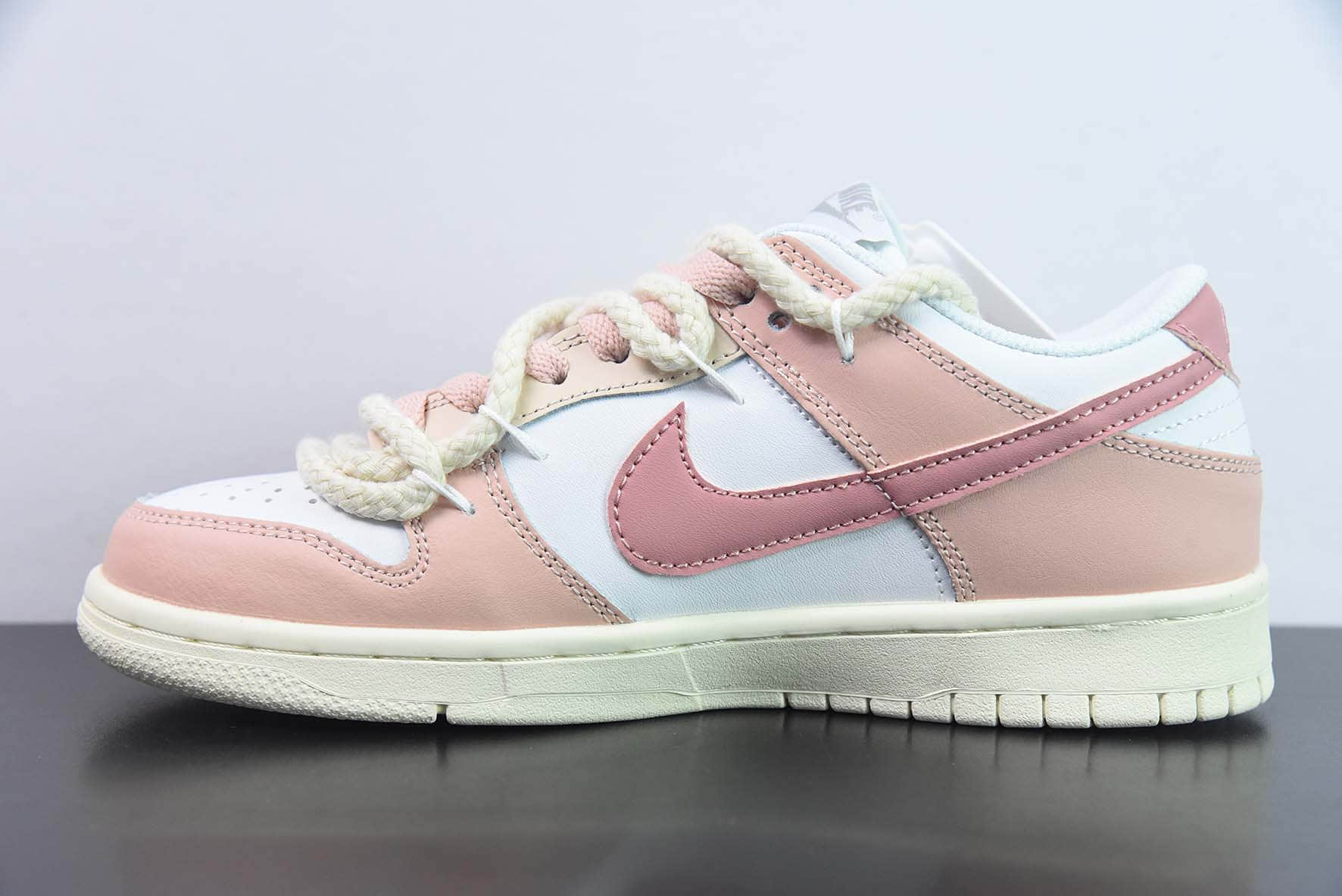 耐克Nike SB Dunk Low 解构抽绳白粉色涂鸦印花低帮SB休闲滑板鞋纯原版本 货号：DD1503-121