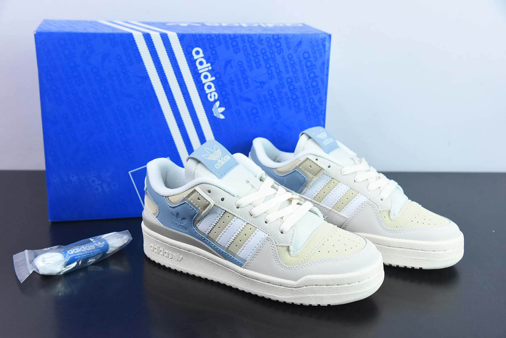 阿迪达斯Adidas Originals Forum Exhibit 84 Low 皮革米白蓝浅黄罗马系列低帮复古系带百搭休闲运动板鞋纯原版本 货号：GW4425 