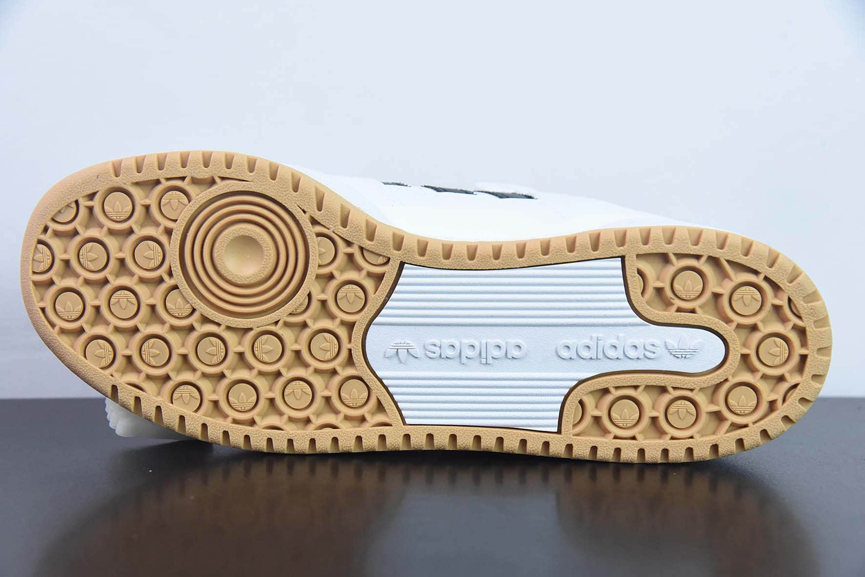 阿迪达斯Adidas Originals Forum 84 Low皮革白黑生胶底罗马系列魔术贴低帮复古系带百搭休闲运动板鞋纯原版本 货号：HP9088