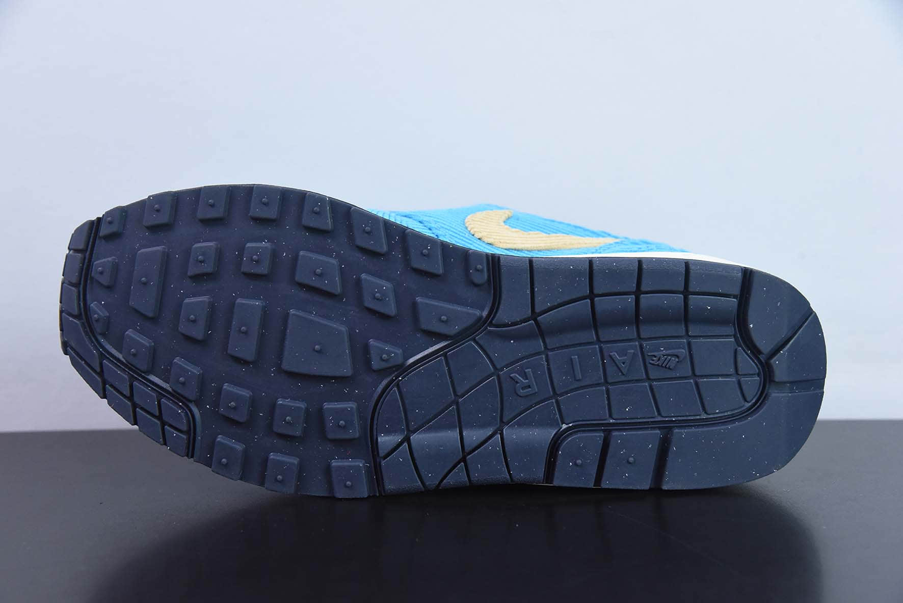 耐克Nike Air Max 1 PremiumCorduroy Baltic Blue初代复古“灯芯绒天蓝米黄”气垫休闲慢跑鞋纯原版本 货号：FB8915-400