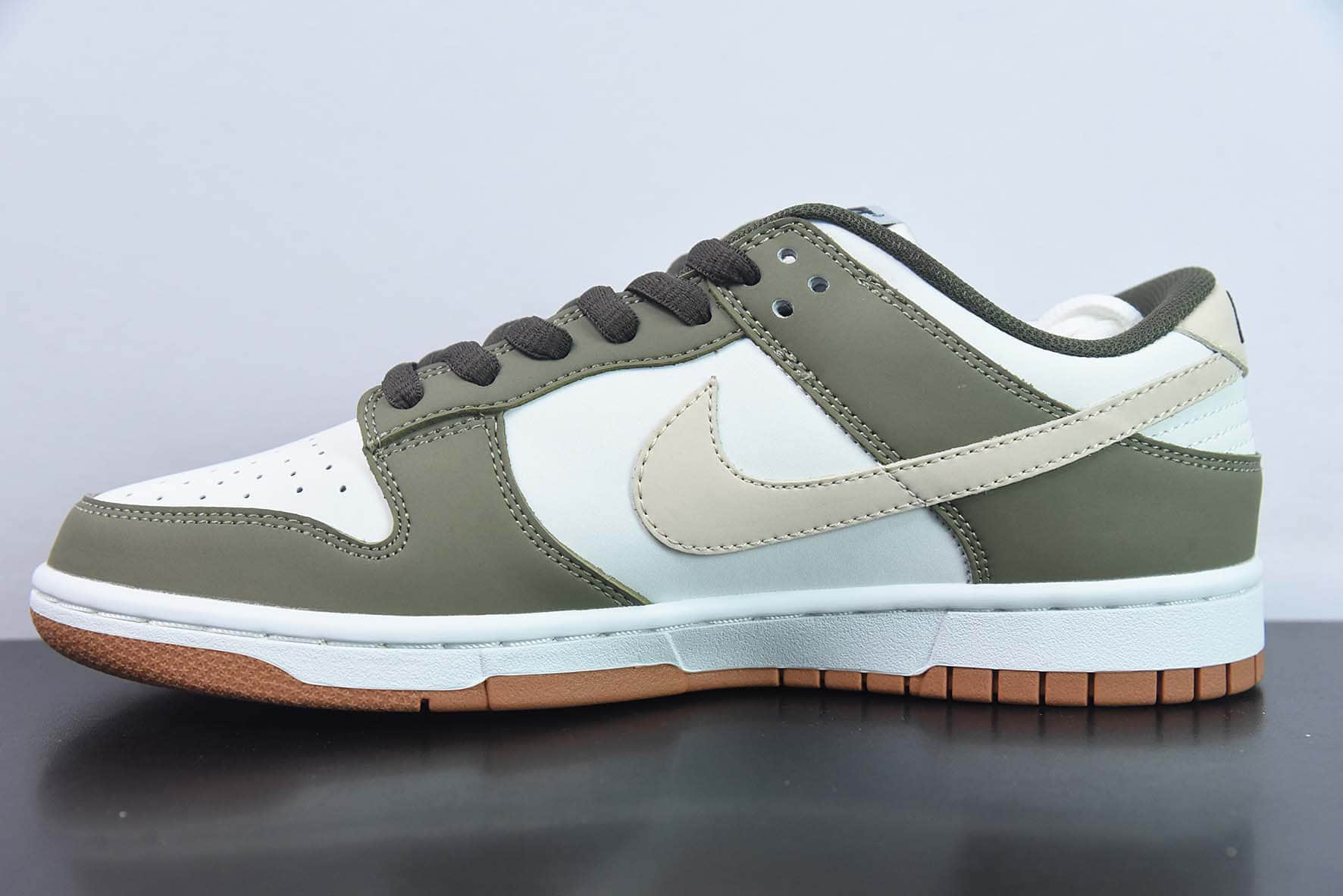 耐克Nike SB Dunk Low 大友克洋联名白棕绿SB低帮休闲滑板鞋纯原版本货号：TT3636-006