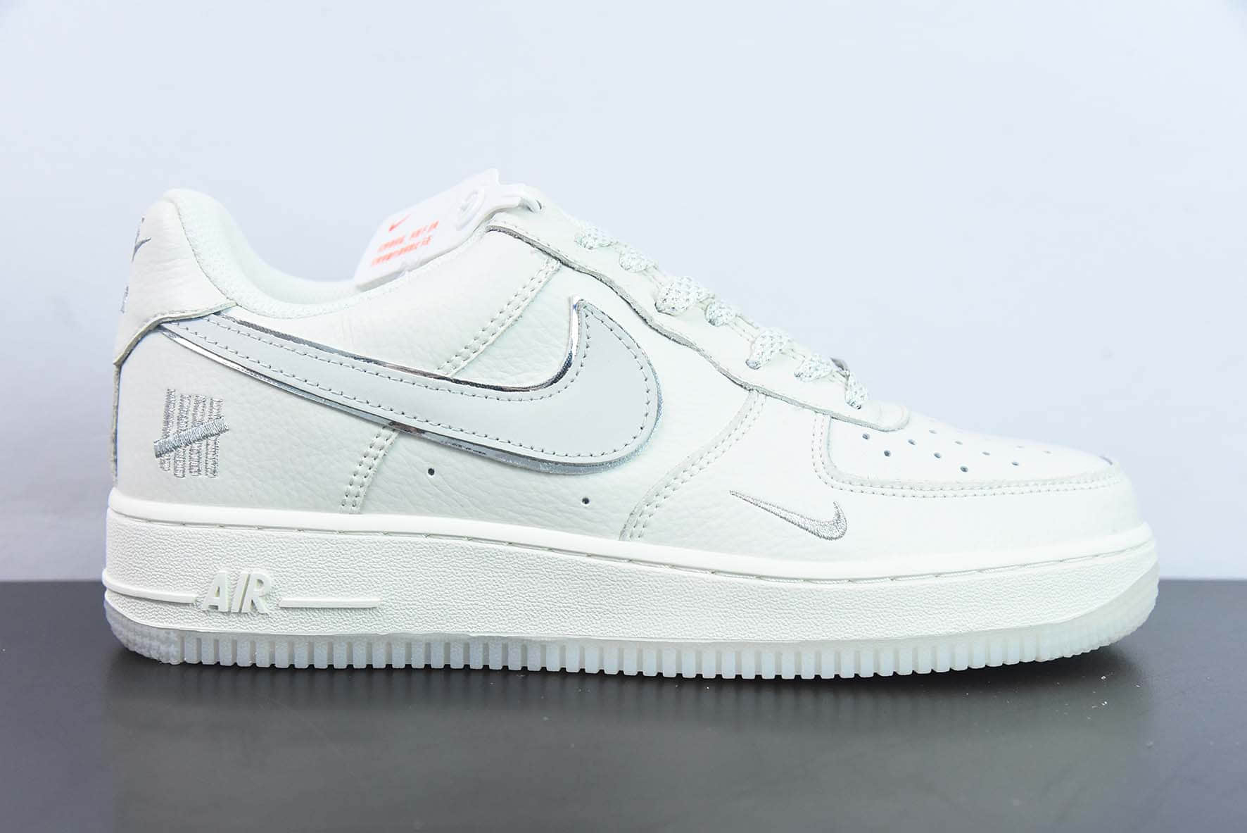 耐克Nike UNDEFEATED x Nike Air Force 1´07 LowBeigeSliver皮革米白银五杠空军一号低帮休闲板鞋纯原版本 货号：BS9055-730