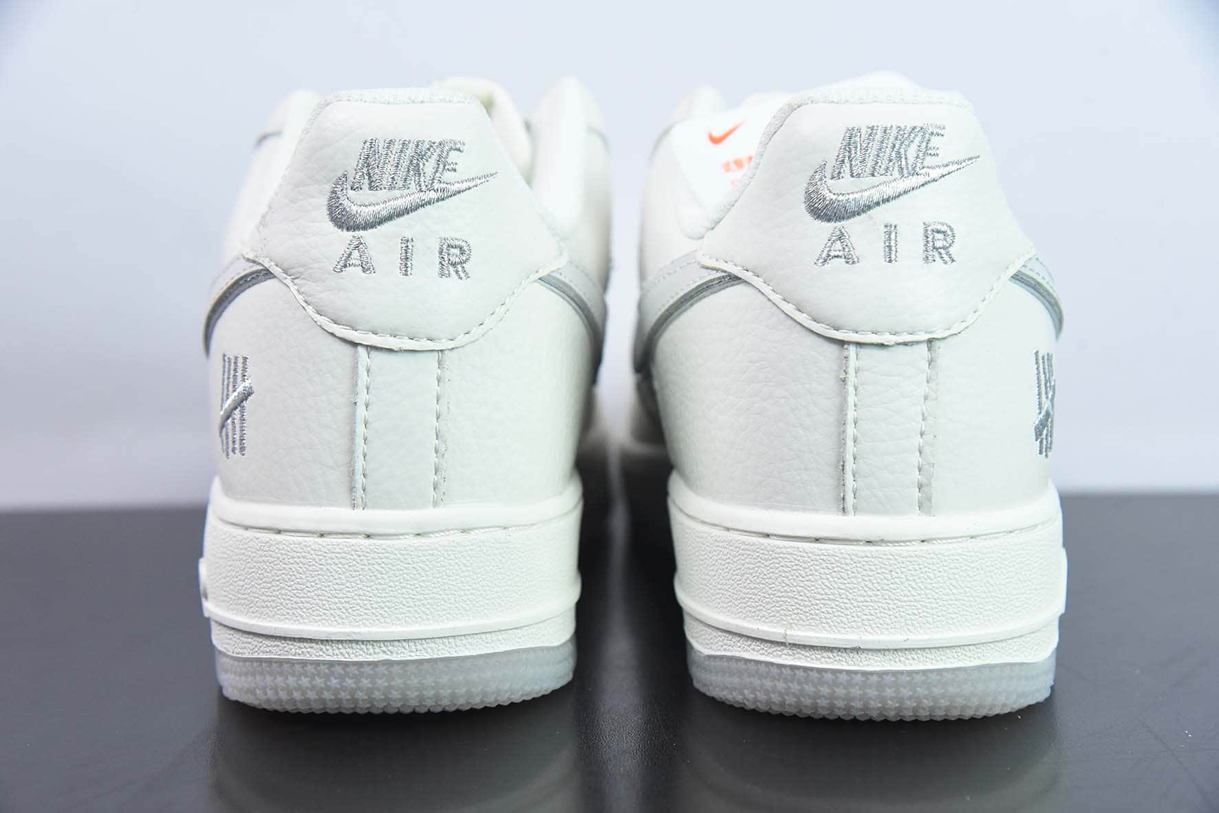 耐克Nike UNDEFEATED x Nike Air Force 1´07 LowBeigeSliver皮革米白银五杠空军一号低帮休闲板鞋纯原版本 货号：BS9055-730