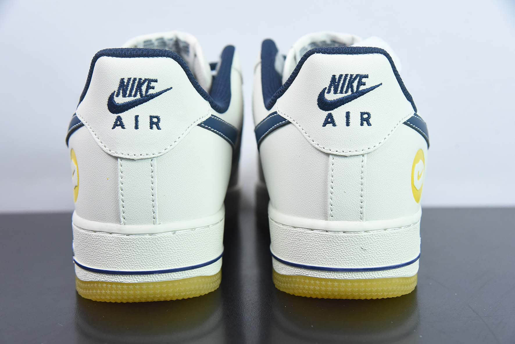 耐克Nike Air Force 1'07 LowMilky WhiteNavyYellow皮革米白海军蓝黄空军一号低帮休闲板鞋纯原版本 货号：XC2351-033